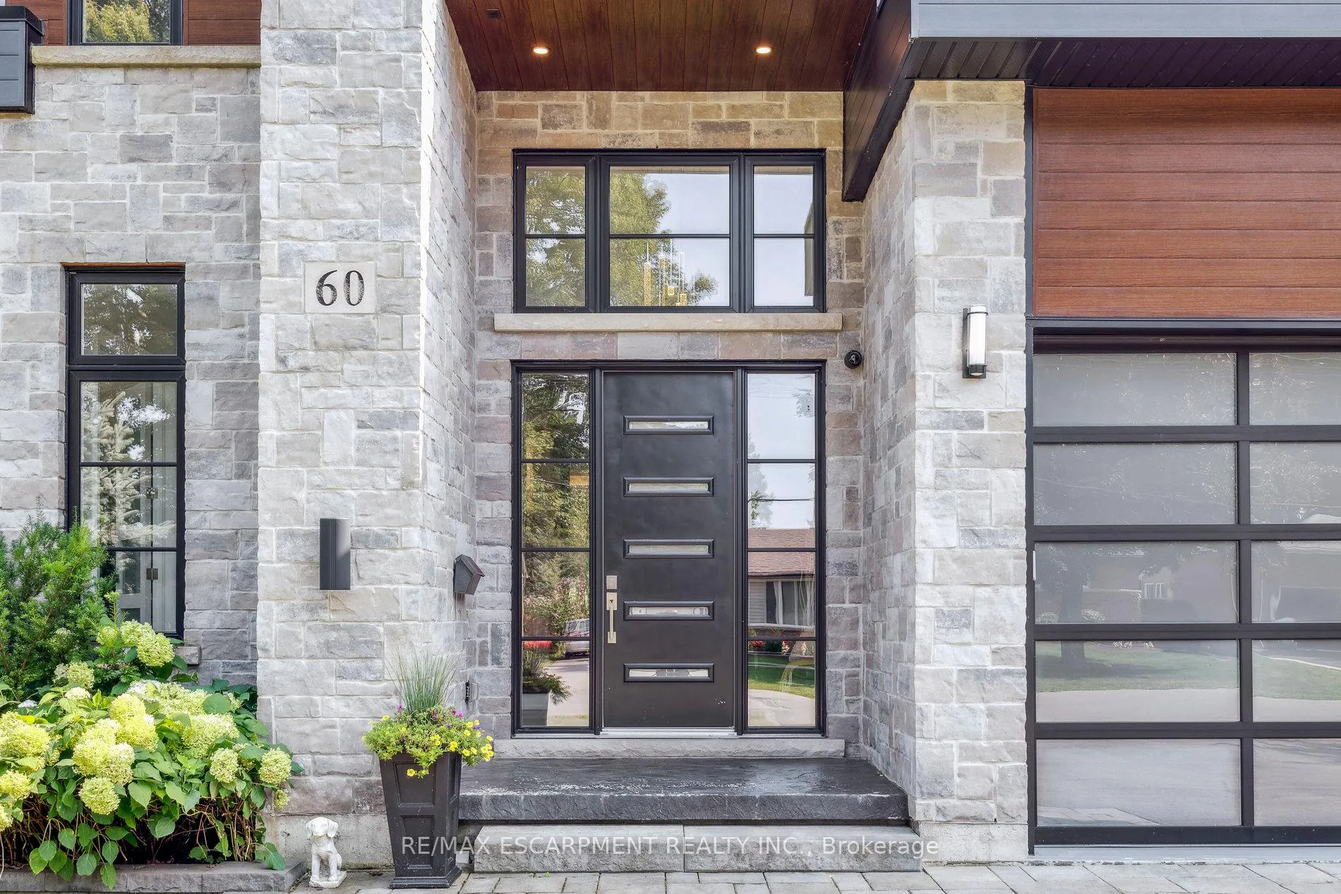 Photo 2 of 60 Garden Avenue, Hamilton, Ancaster — HOMEH