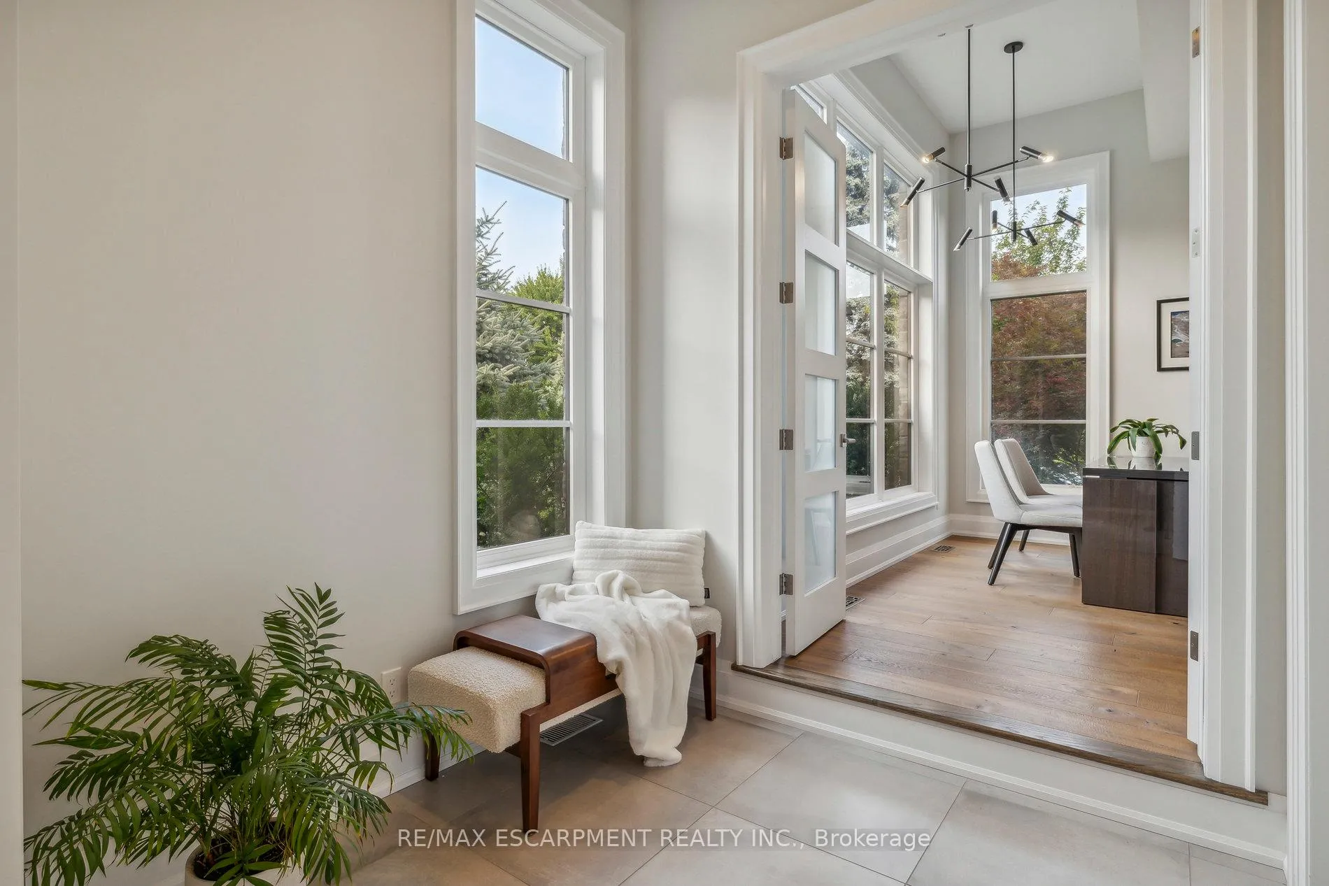 Photo 3 of 60 Garden Avenue, Hamilton, Ancaster — HOMEH