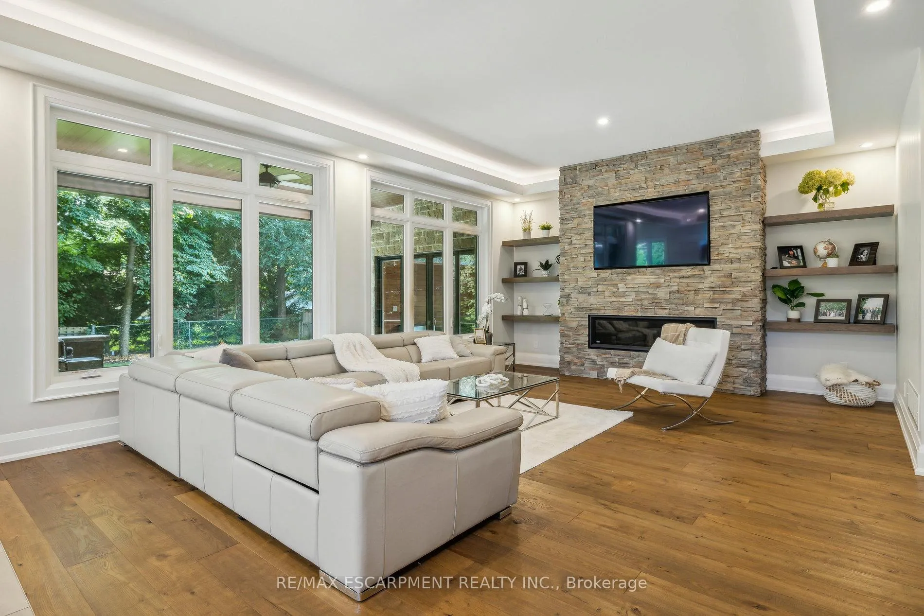 Photo 7 of 60 Garden Avenue, Hamilton, Ancaster — HOMEH