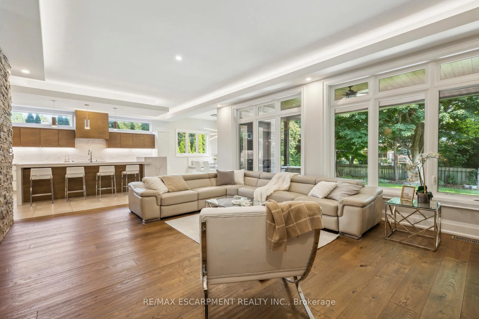 Photo 8 of 60 Garden Avenue, Hamilton, Ancaster — HOMEH