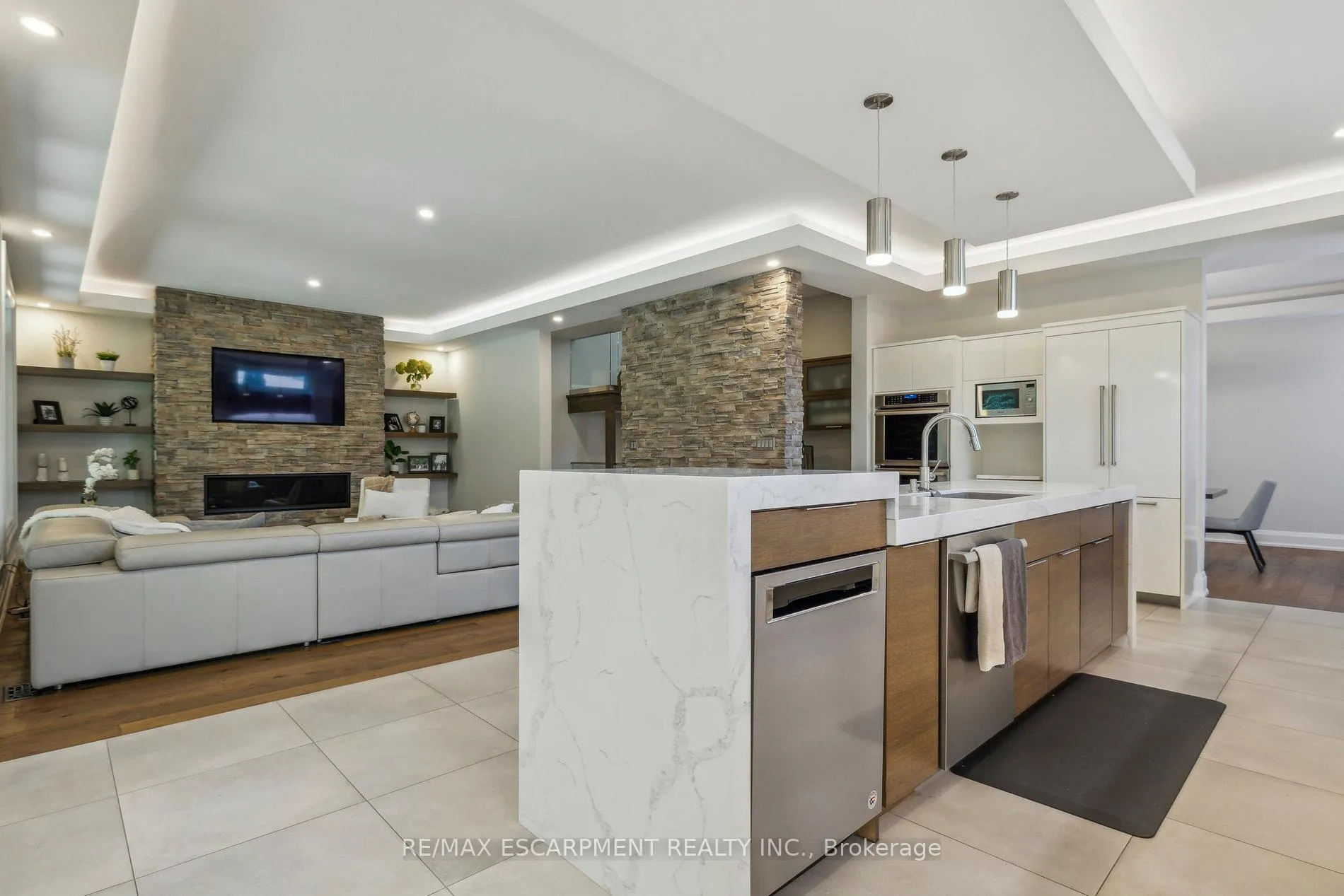 Photo 9 of 60 Garden Avenue, Hamilton, Ancaster — HOMEH