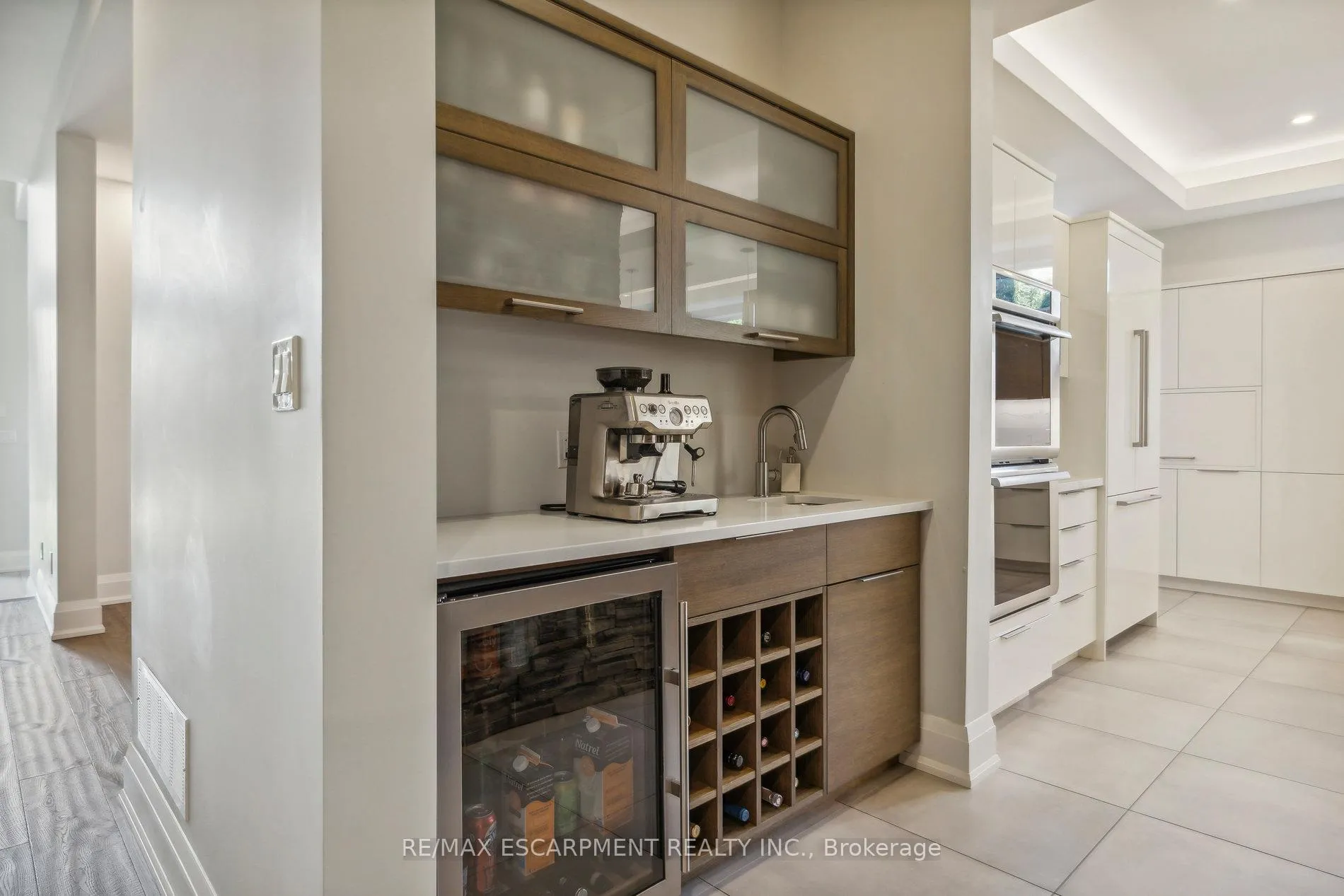 Photo 12 of 60 Garden Avenue, Hamilton, Ancaster — HOMEH