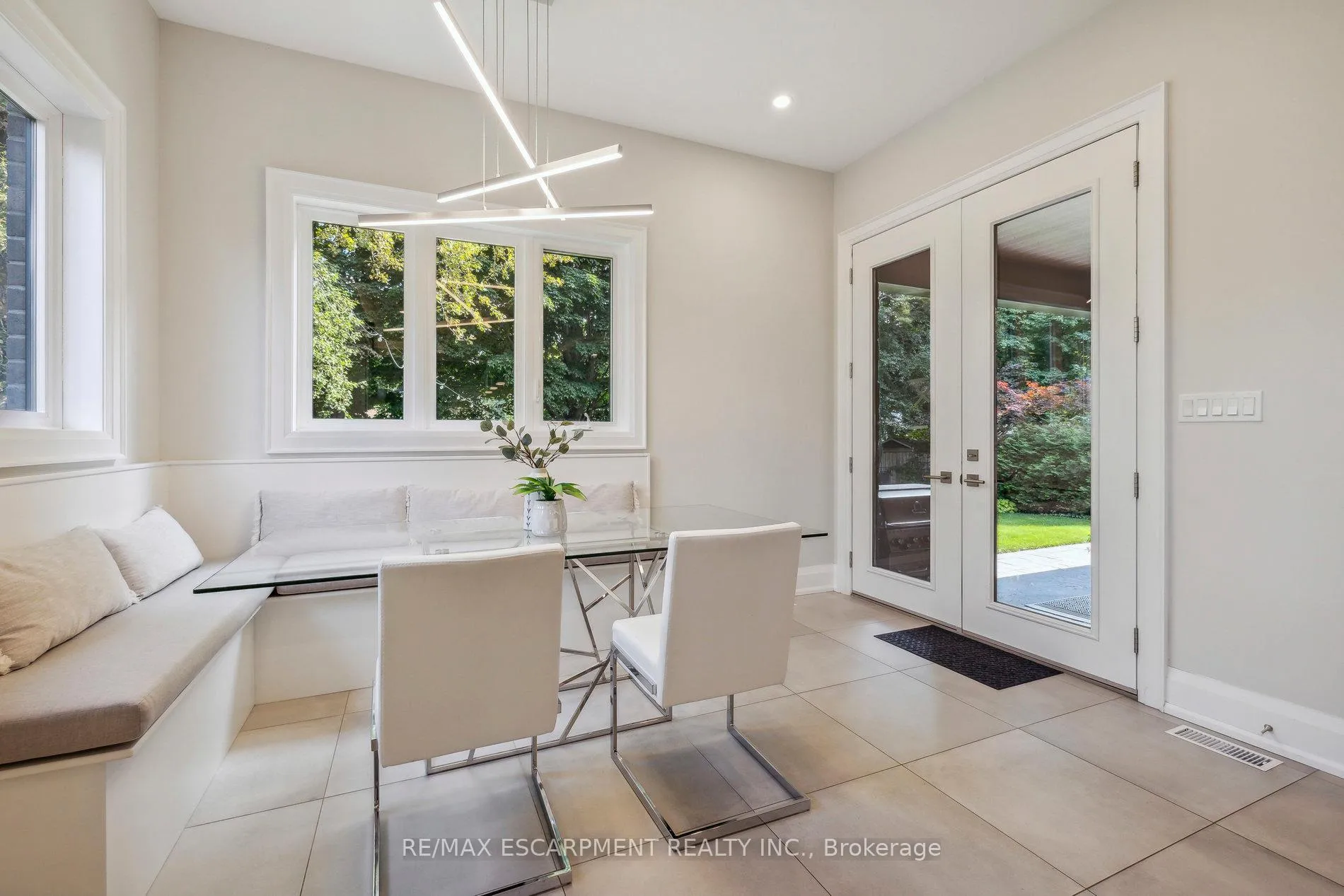 Photo 13 of 60 Garden Avenue, Hamilton, Ancaster — HOMEH