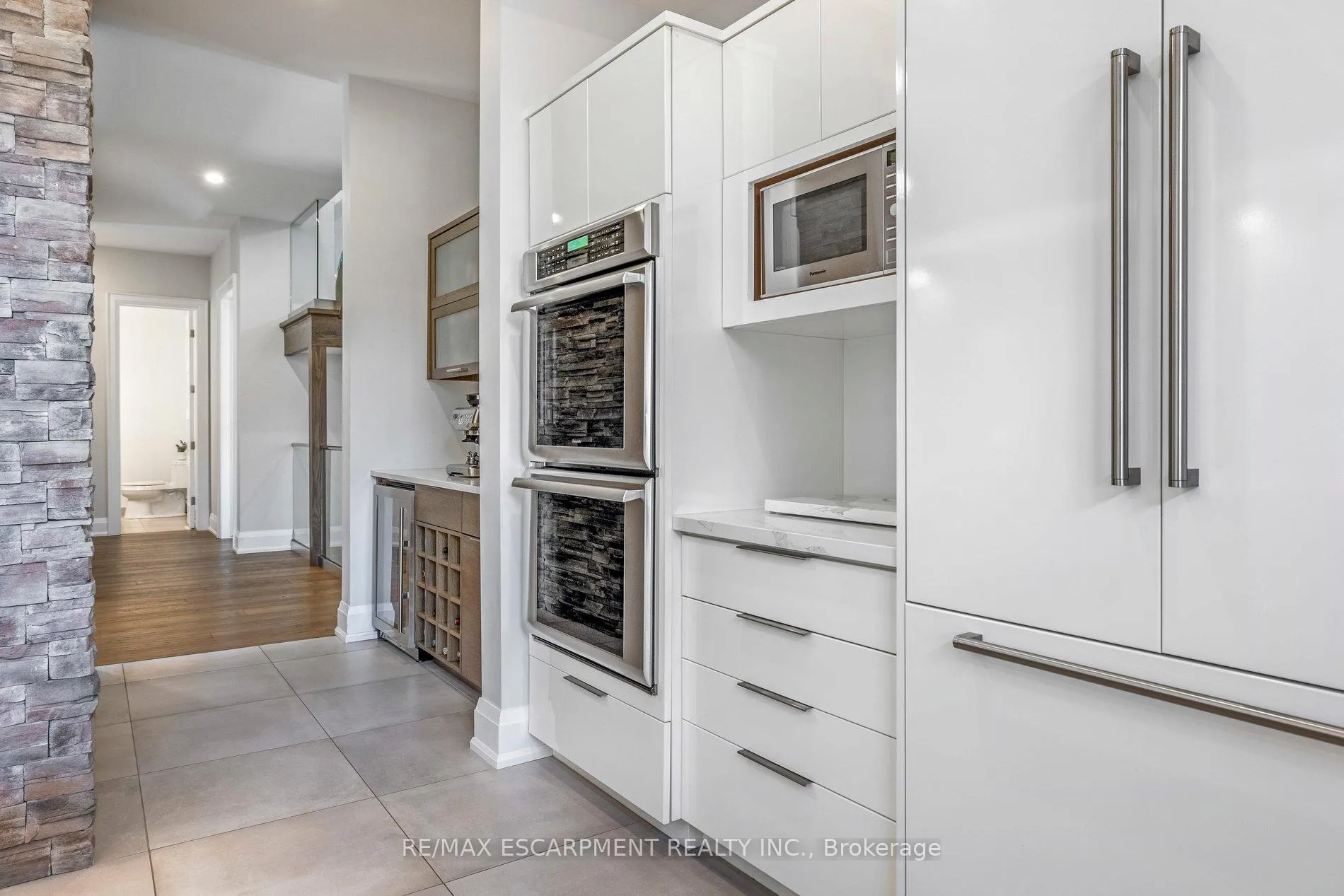 Photo 14 of 60 Garden Avenue, Hamilton, Ancaster — HOMEH