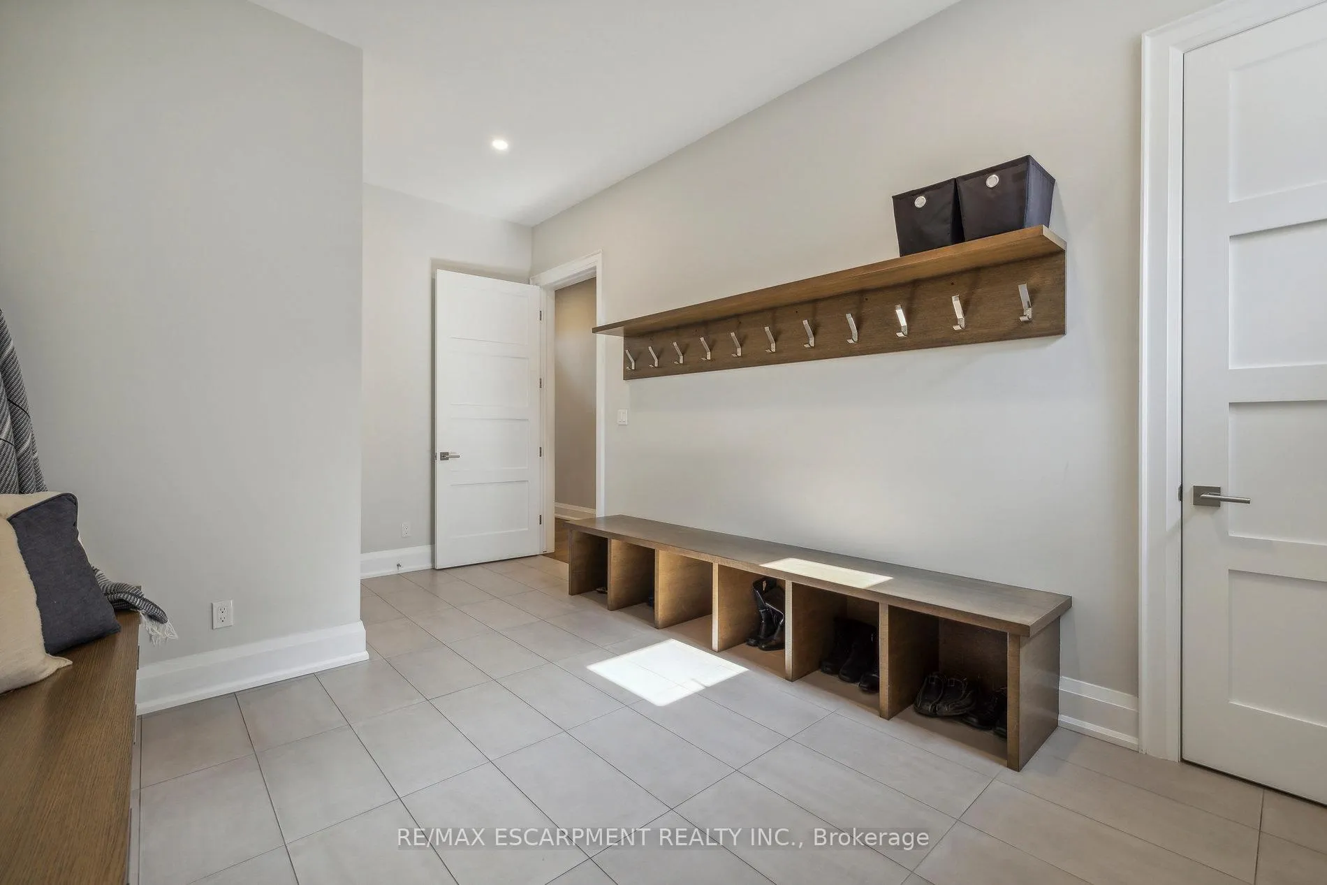 Photo 17 of 60 Garden Avenue, Hamilton, Ancaster — HOMEH