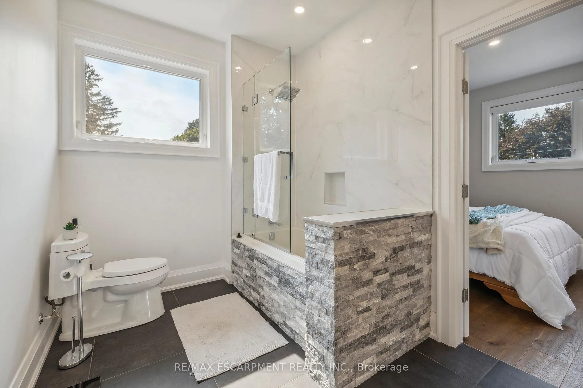 Photo 24 of 60 Garden Avenue, Hamilton, Ancaster — HOMEH