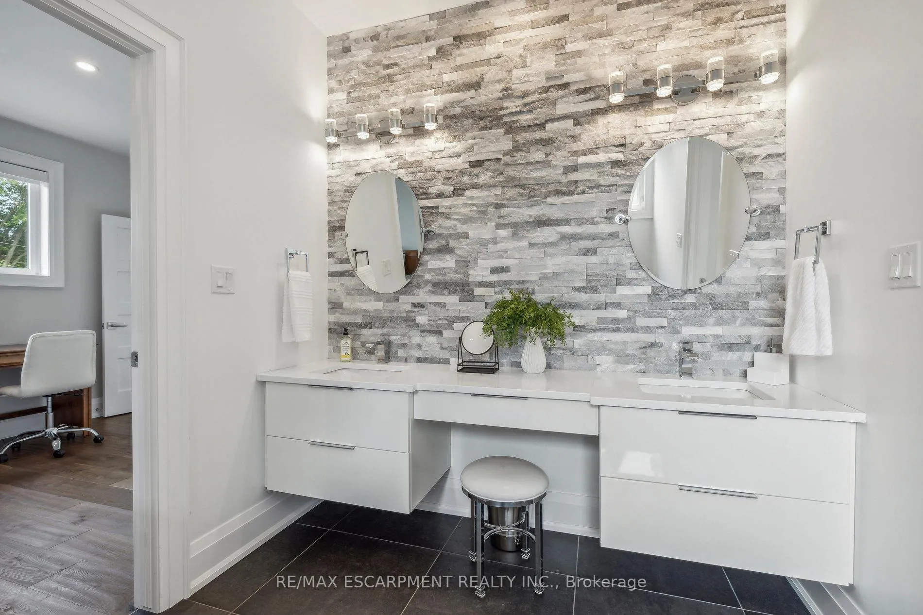 Photo 25 of 60 Garden Avenue, Hamilton, Ancaster — HOMEH