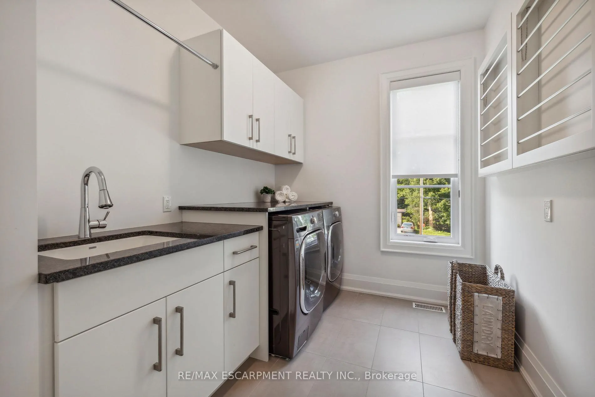 Photo 31 of 60 Garden Avenue, Hamilton, Ancaster — HOMEH