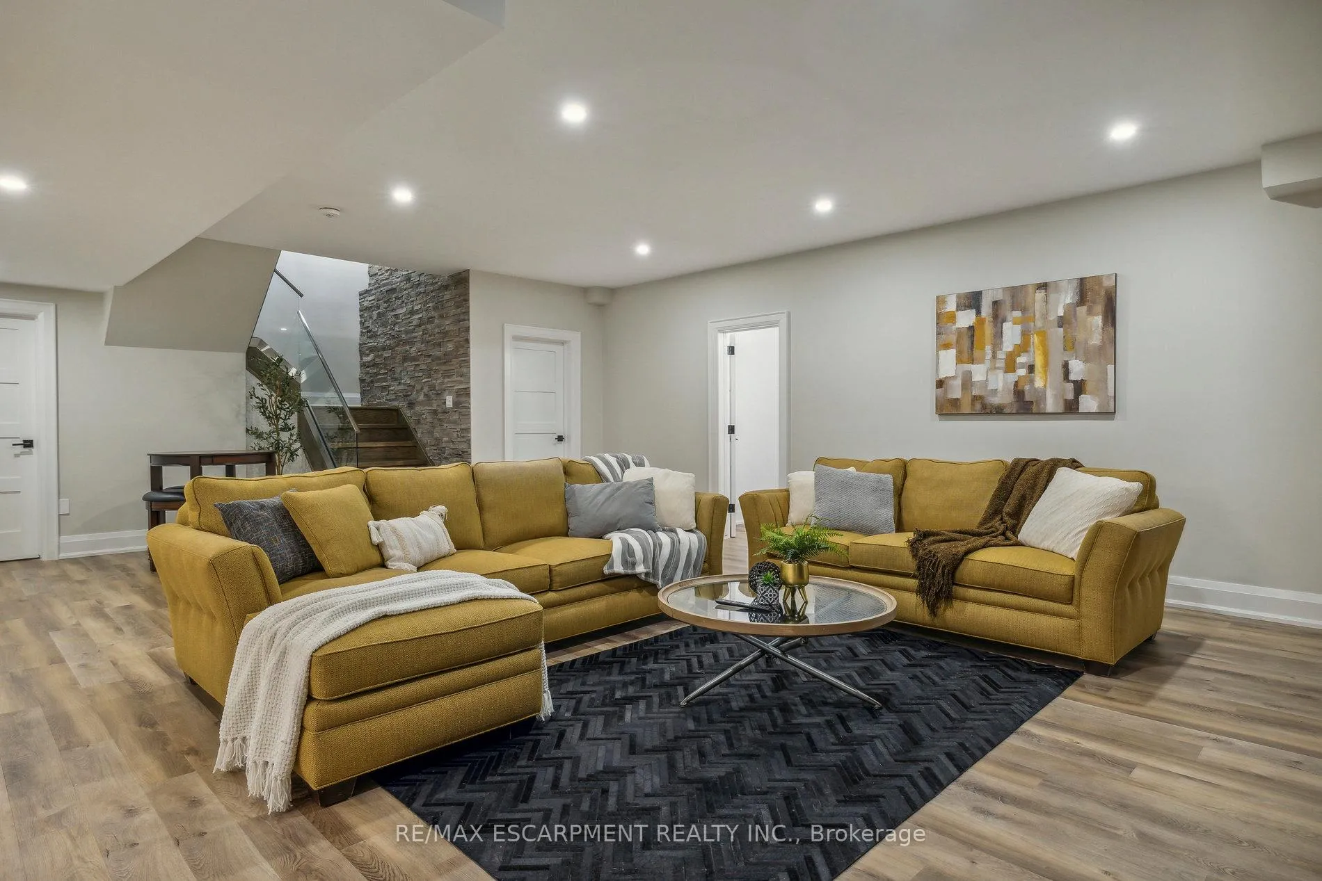 Photo 32 of 60 Garden Avenue, Hamilton, Ancaster — HOMEH