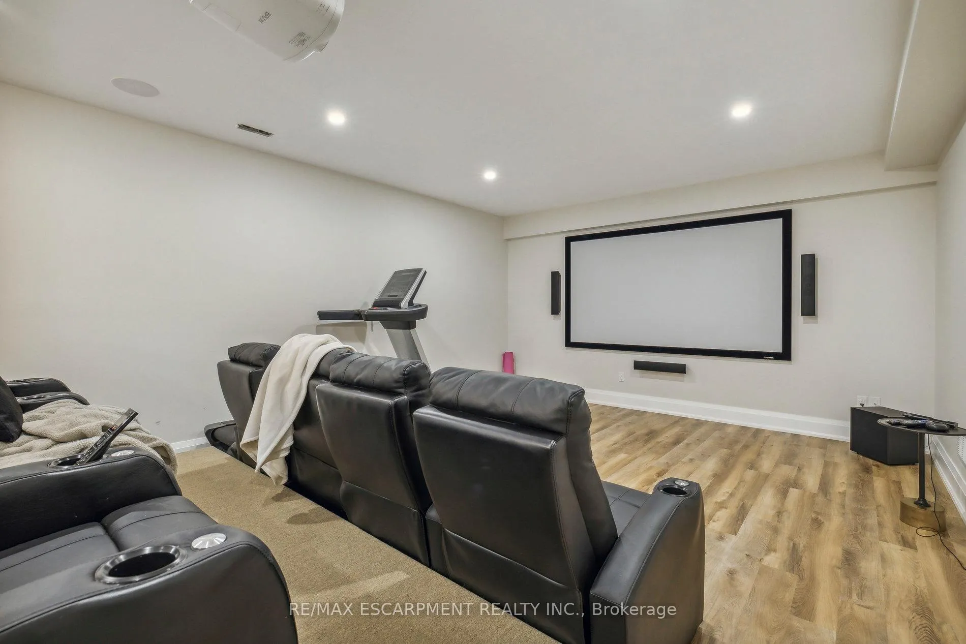 Photo 34 of 60 Garden Avenue, Hamilton, Ancaster — HOMEH