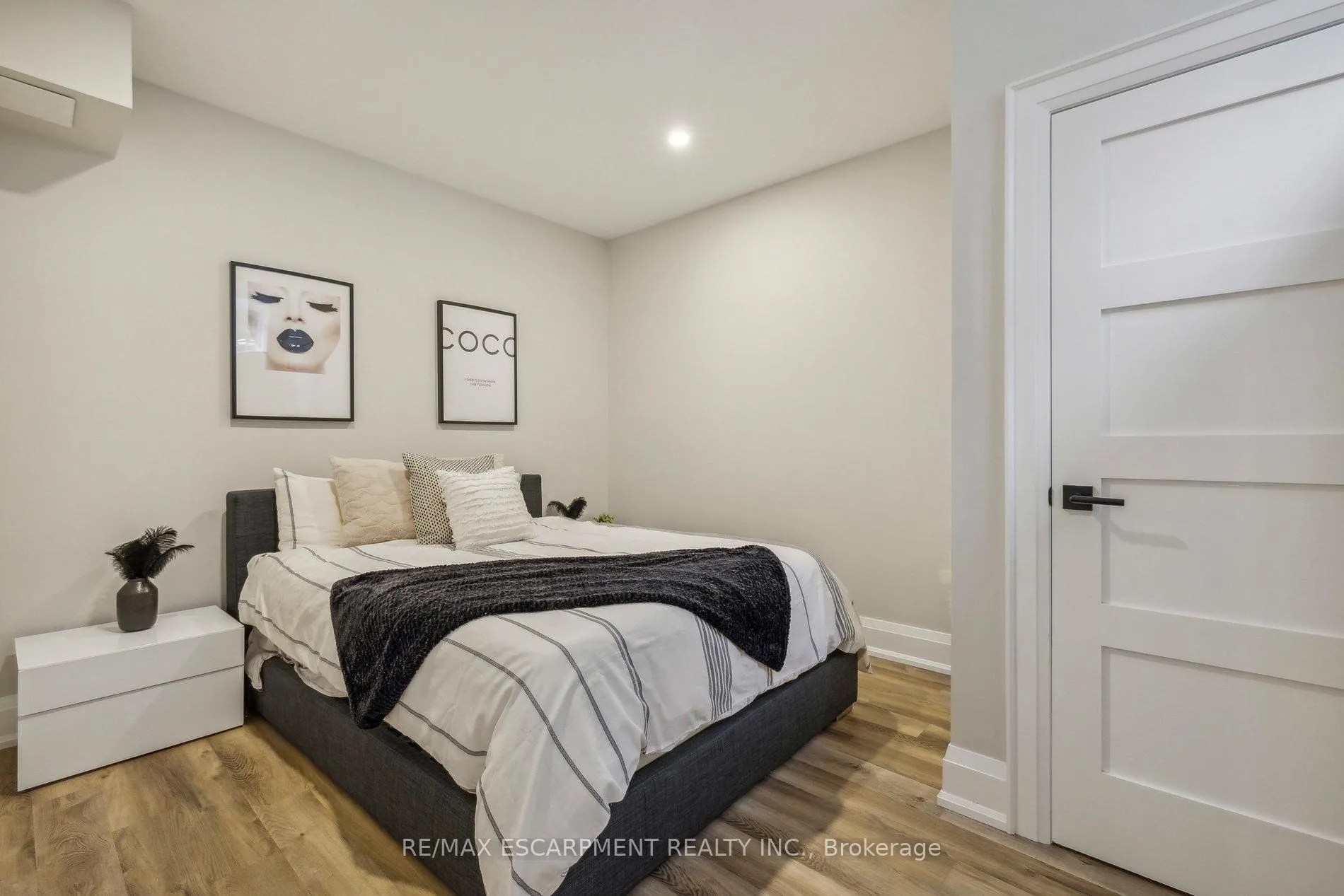 Photo 35 of 60 Garden Avenue, Hamilton, Ancaster — HOMEH