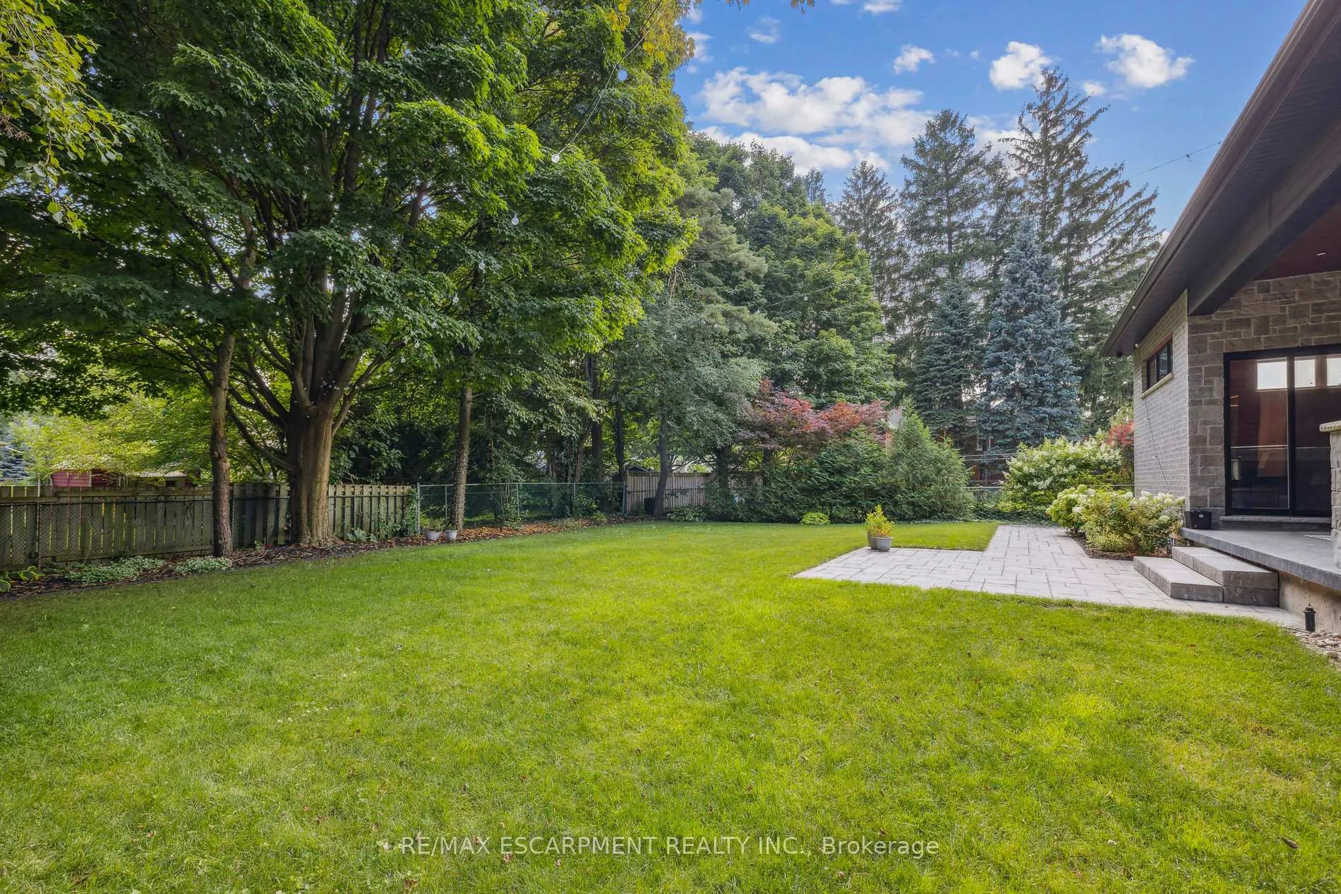 Photo 39 of 60 Garden Avenue, Hamilton, Ancaster — HOMEH