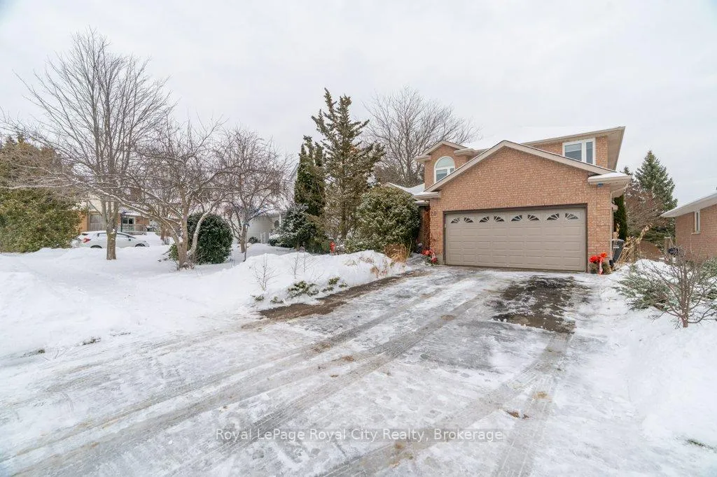 Photo 4 of 20 Tanager Drive, Guelph, Kortright Hills — HOMEH