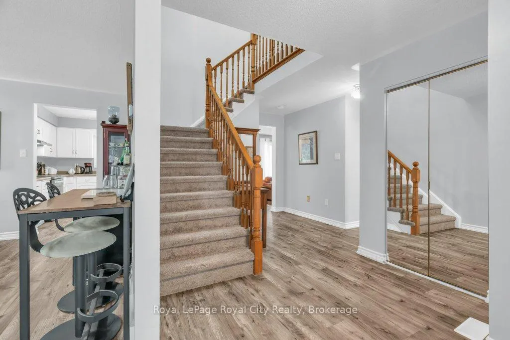 Photo 8 of 20 Tanager Drive, Guelph, Kortright Hills — HOMEH