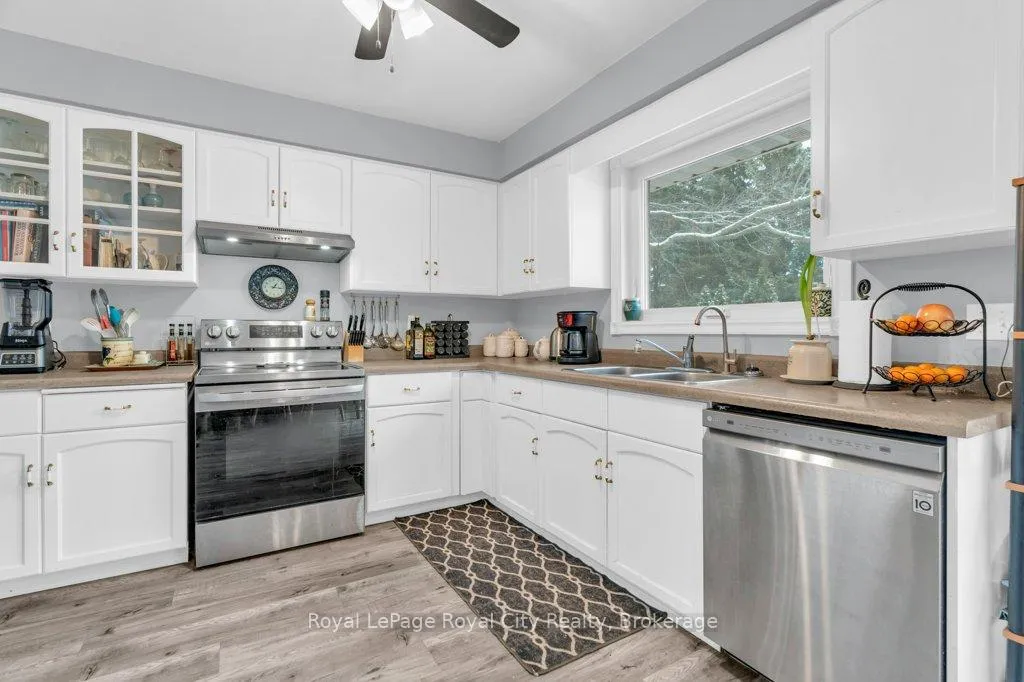 Photo 16 of 20 Tanager Drive, Guelph, Kortright Hills — HOMEH