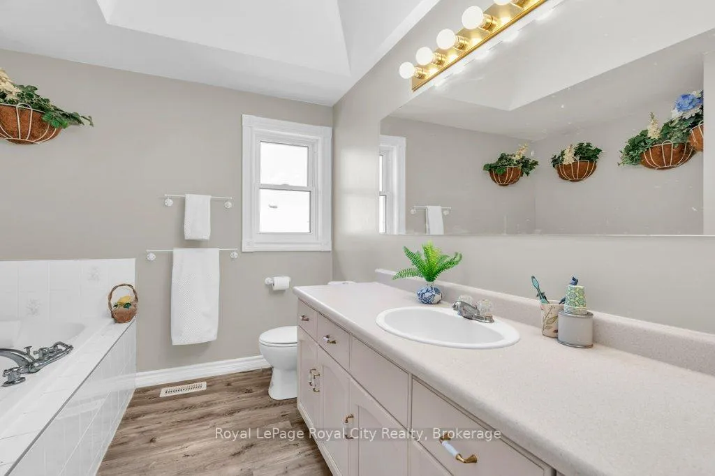 Photo 33 of 20 Tanager Drive, Guelph, Kortright Hills — HOMEH