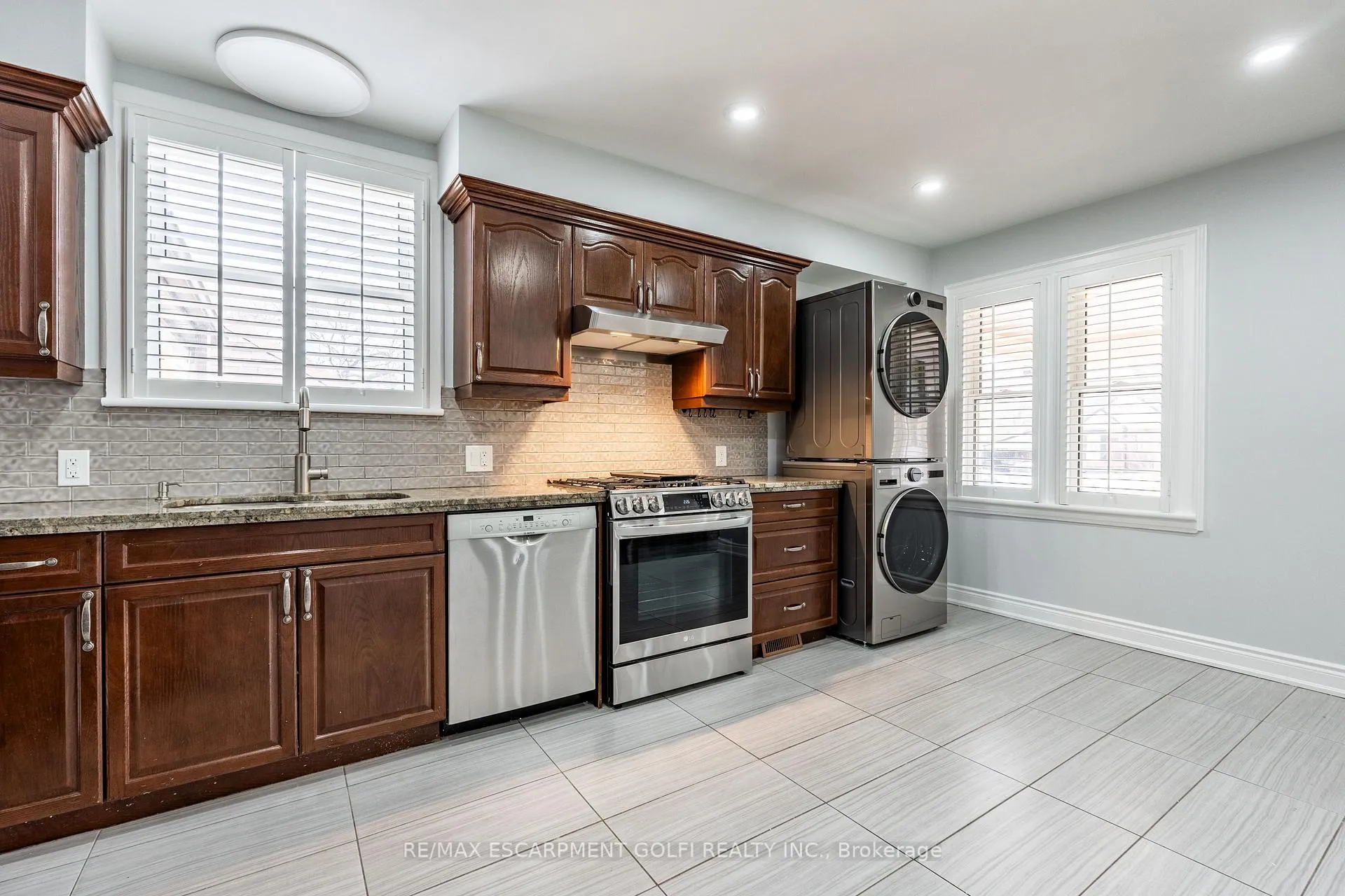 Photo 11 of 119 King Street E, Hamilton, Stoney Creek — HOMEH