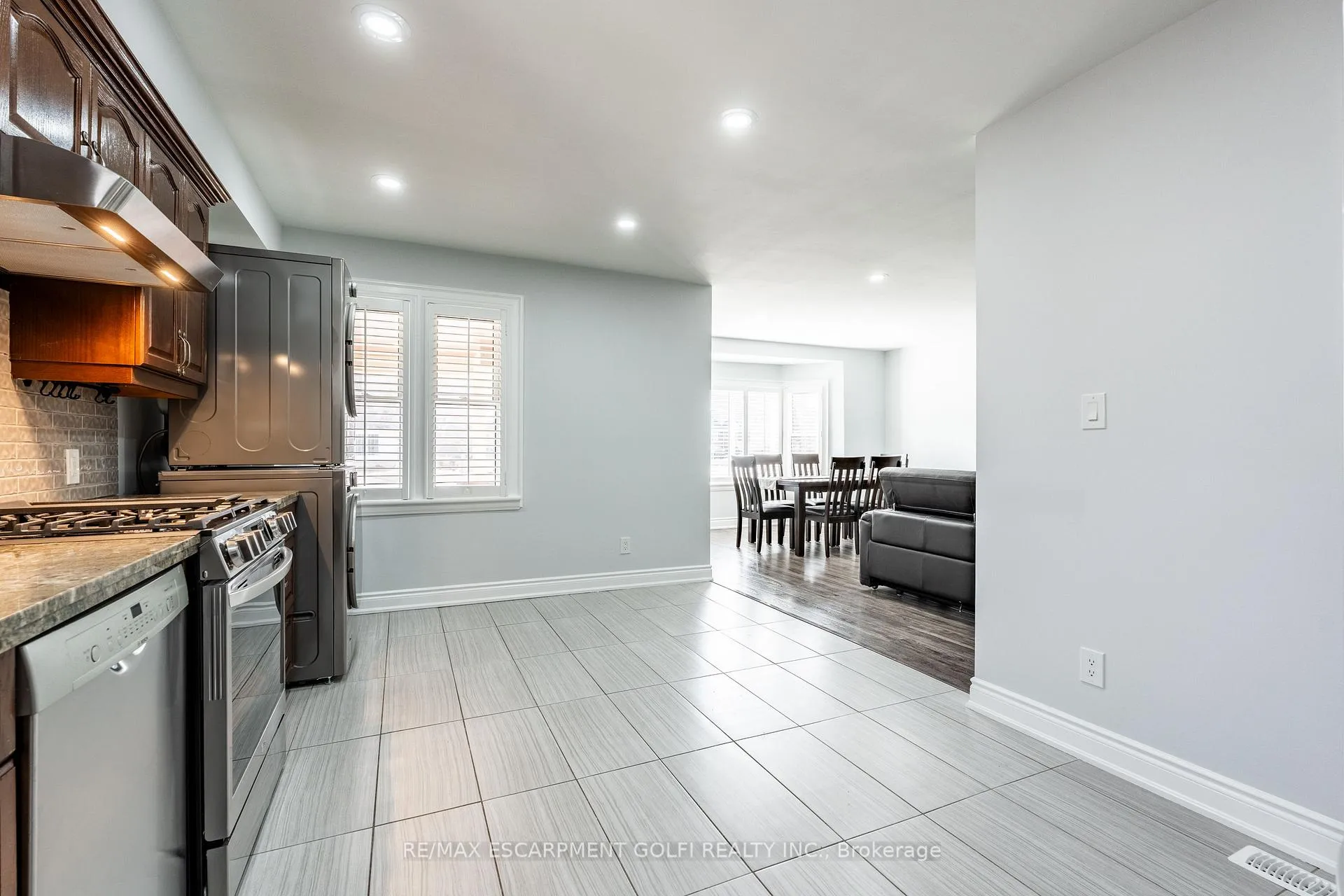 Photo 14 of 119 King Street E, Hamilton, Stoney Creek — HOMEH