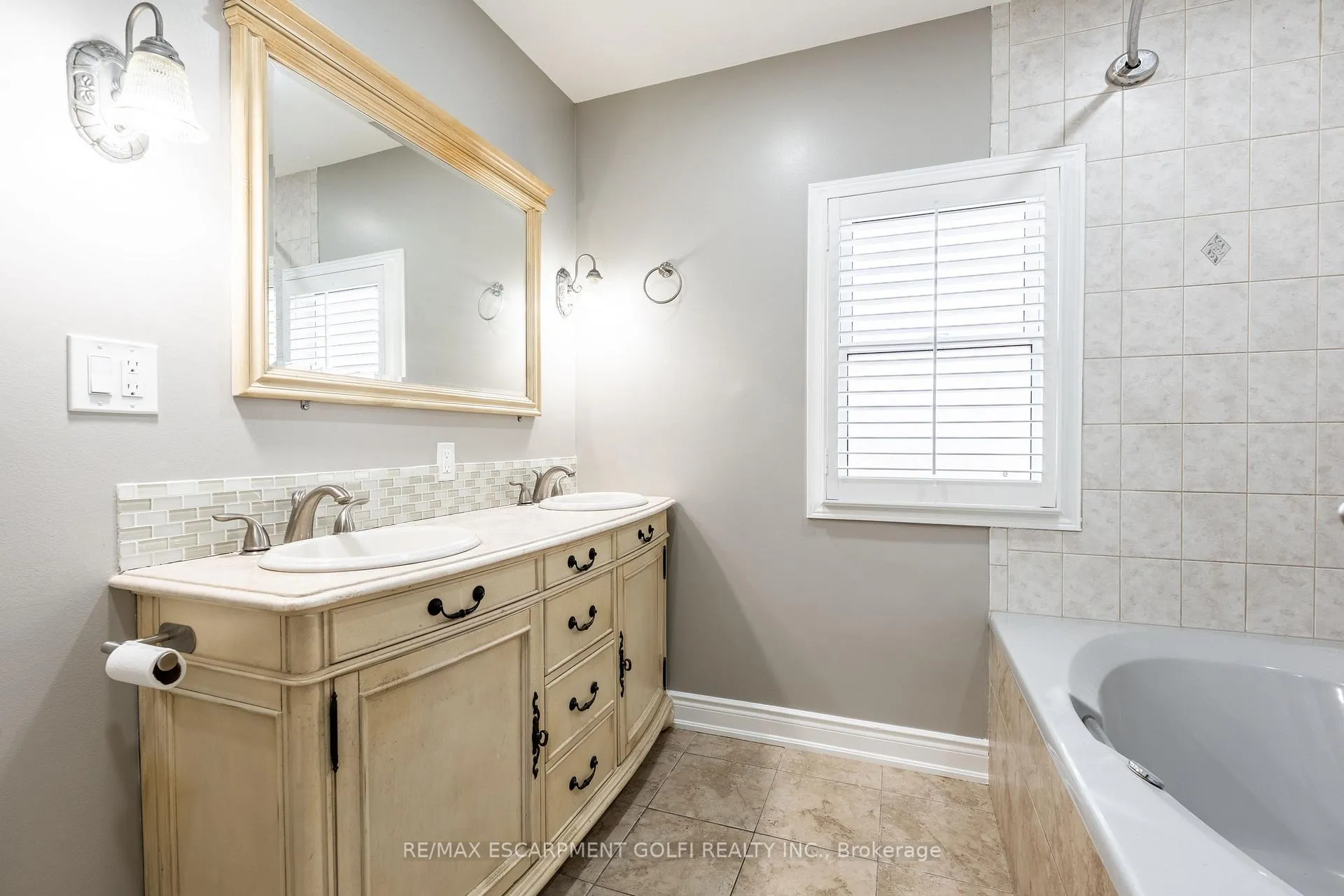Photo 17 of 119 King Street E, Hamilton, Stoney Creek — HOMEH