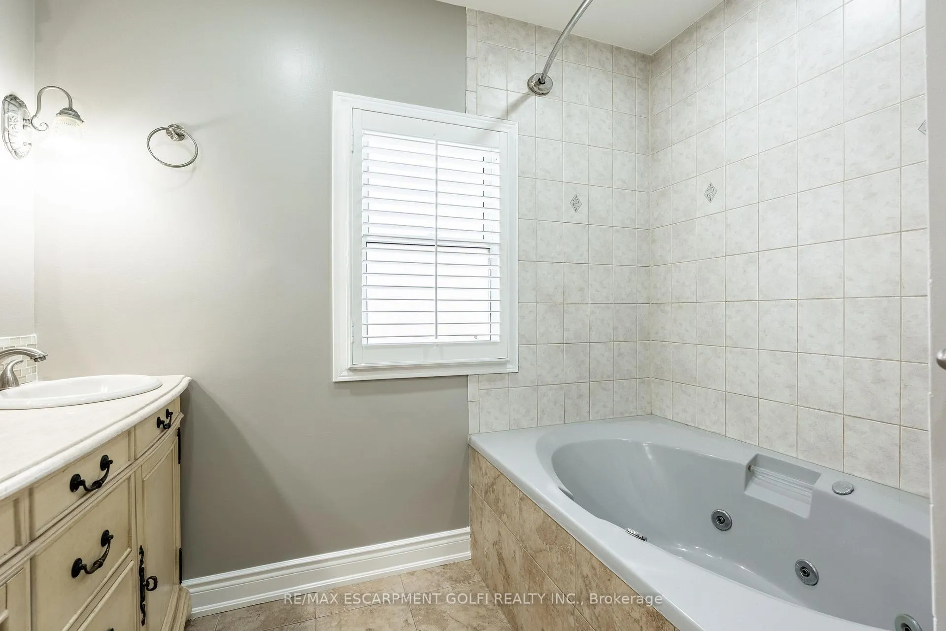Photo 18 of 119 King Street E, Hamilton, Stoney Creek — HOMEH
