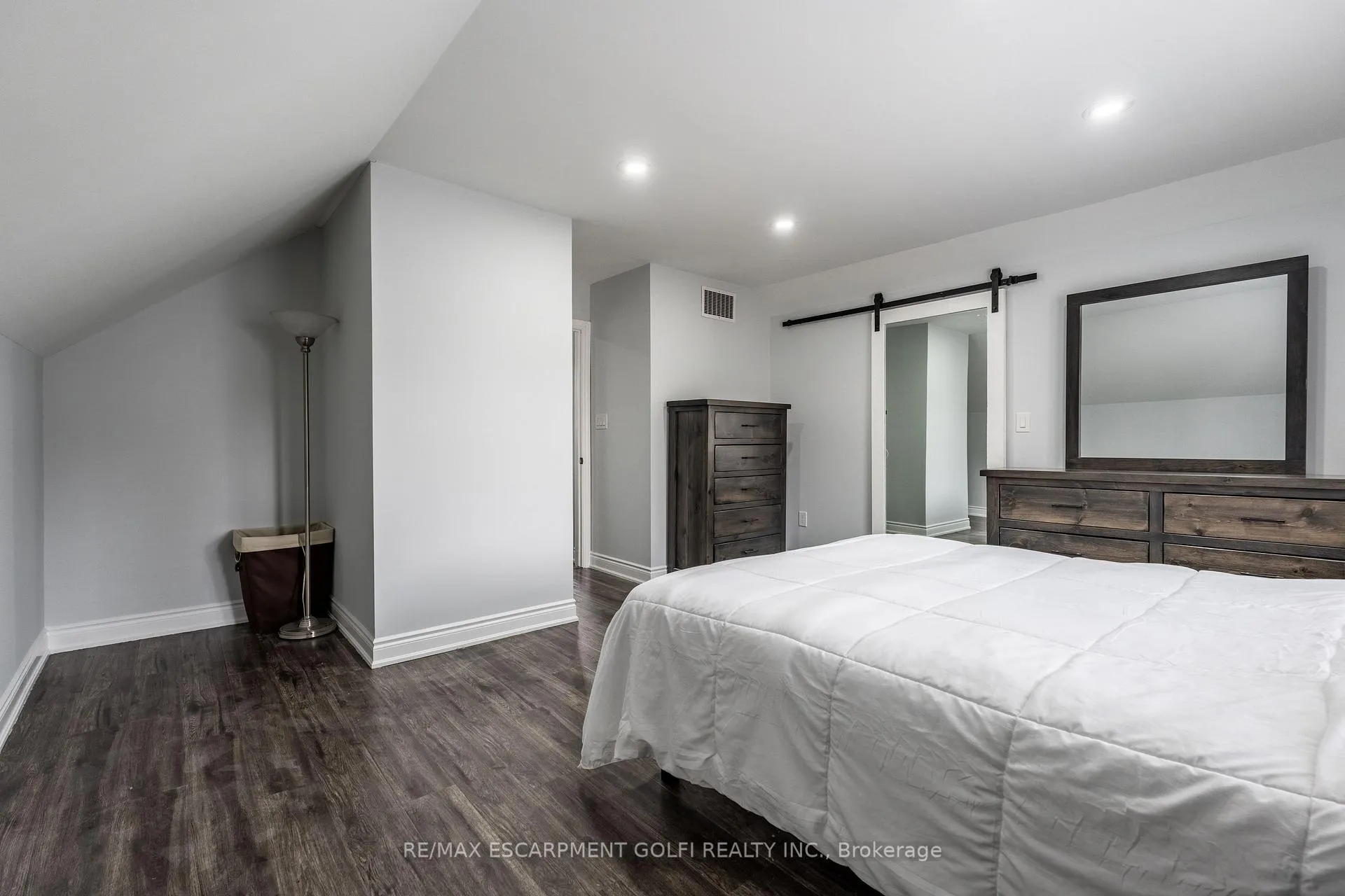 Photo 20 of 119 King Street E, Hamilton, Stoney Creek — HOMEH