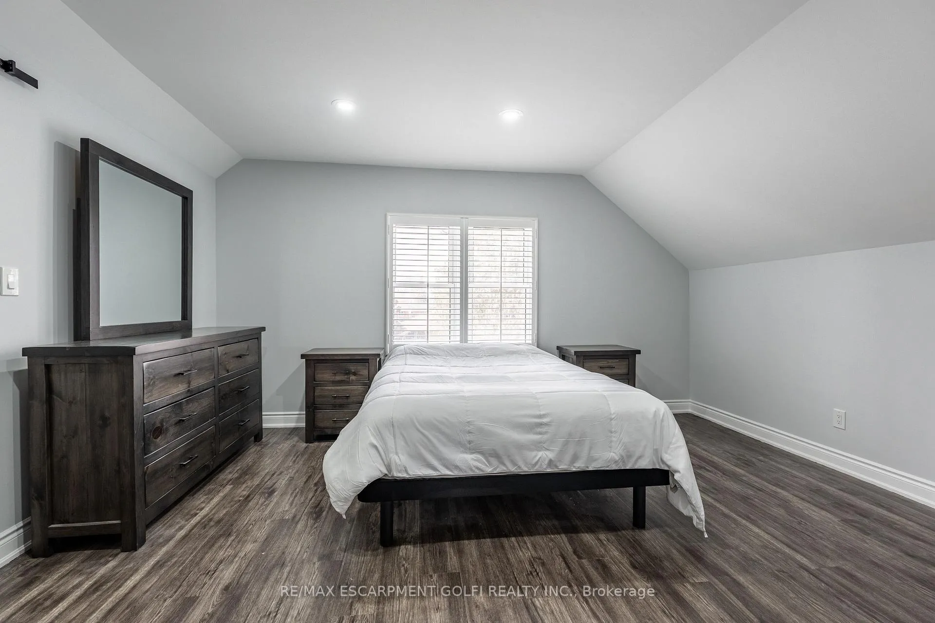 Photo 21 of 119 King Street E, Hamilton, Stoney Creek — HOMEH
