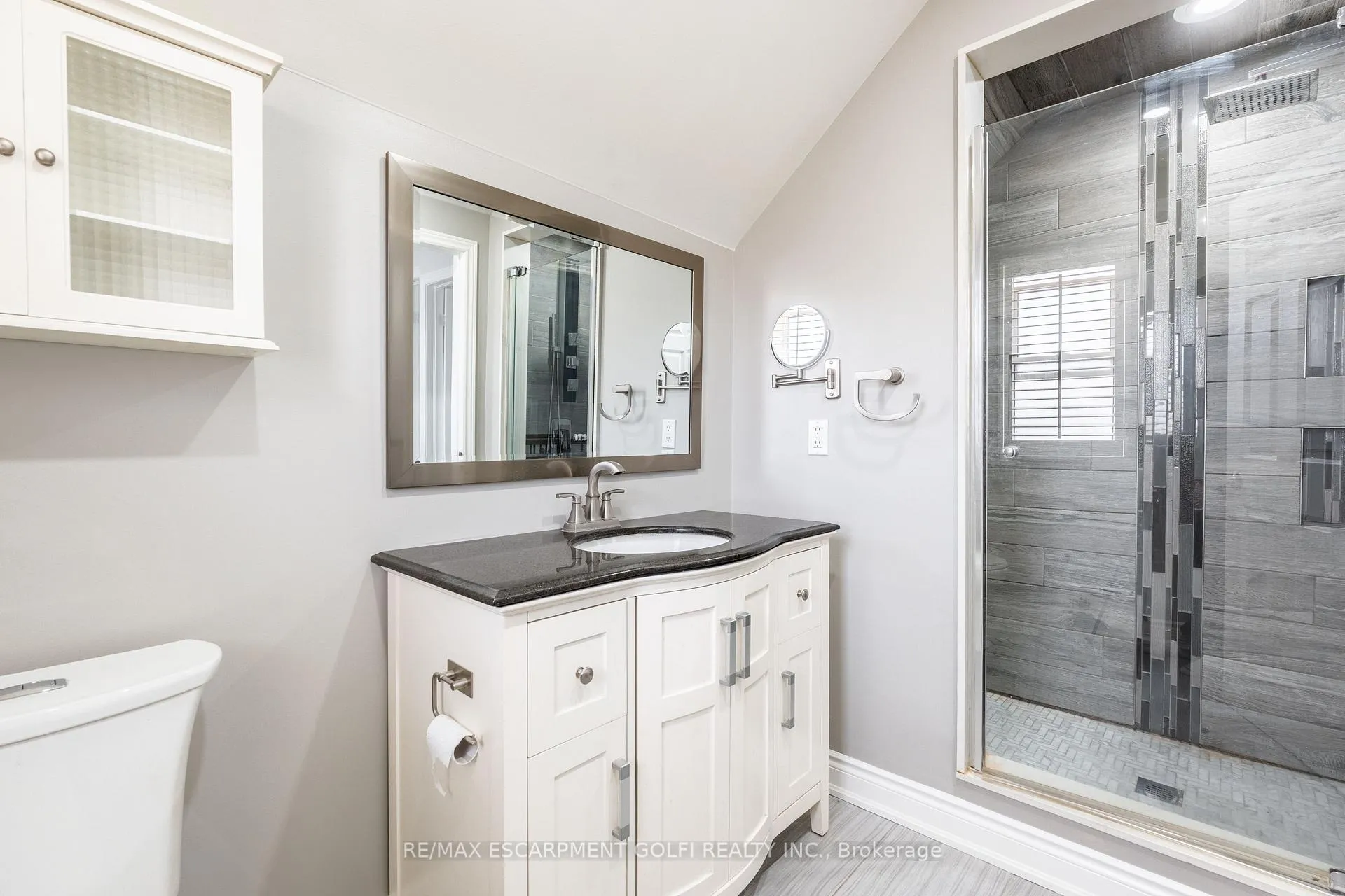 Photo 24 of 119 King Street E, Hamilton, Stoney Creek — HOMEH