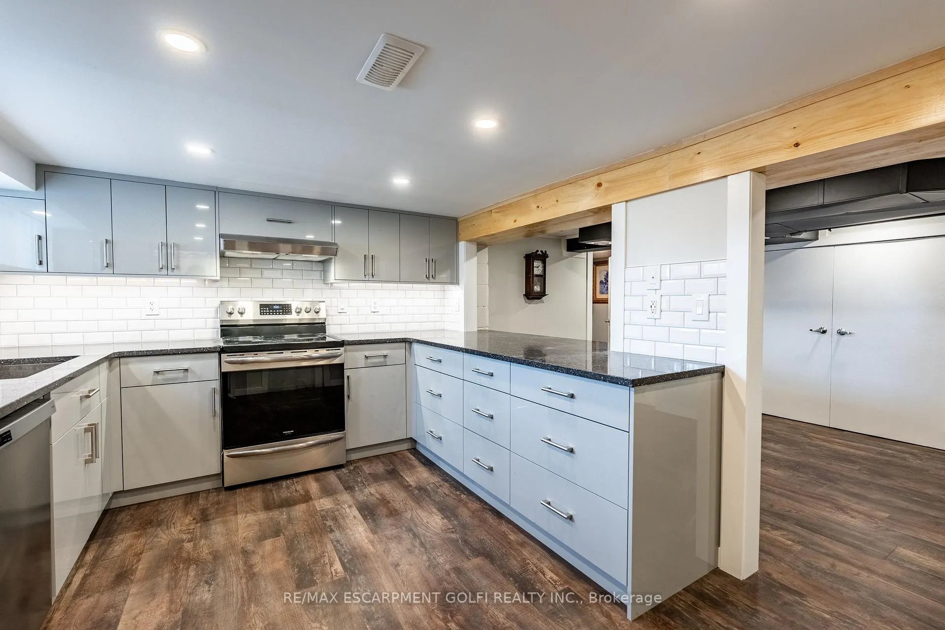 Photo 27 of 119 King Street E, Hamilton, Stoney Creek — HOMEH