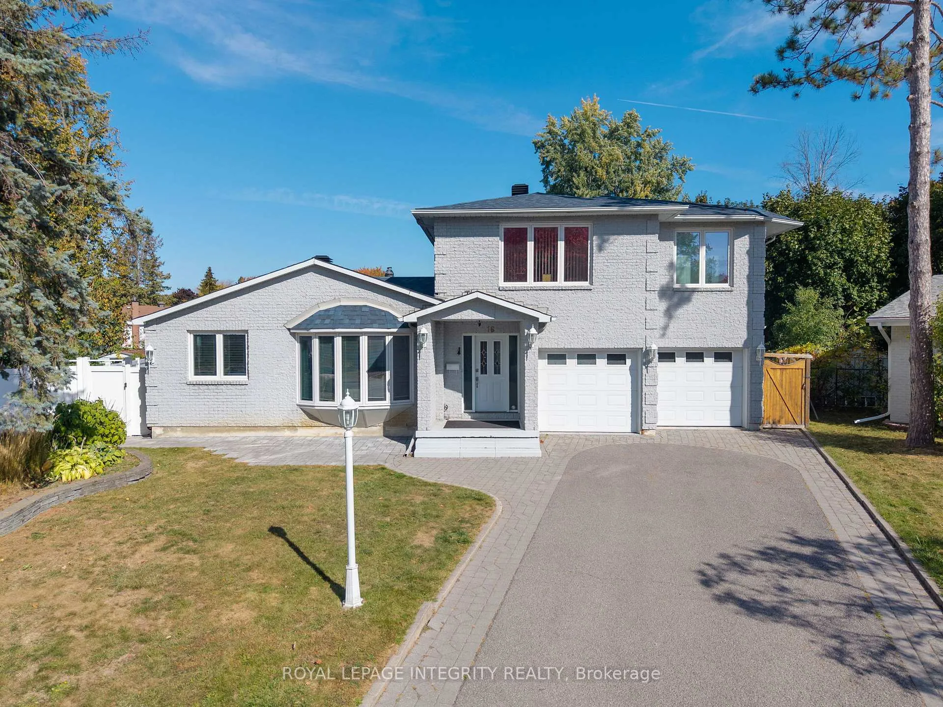 Photo 1 of 16 St Andrews Circle, Ottawa, Kanata - Glencairn/Hazeldean — HOMEH