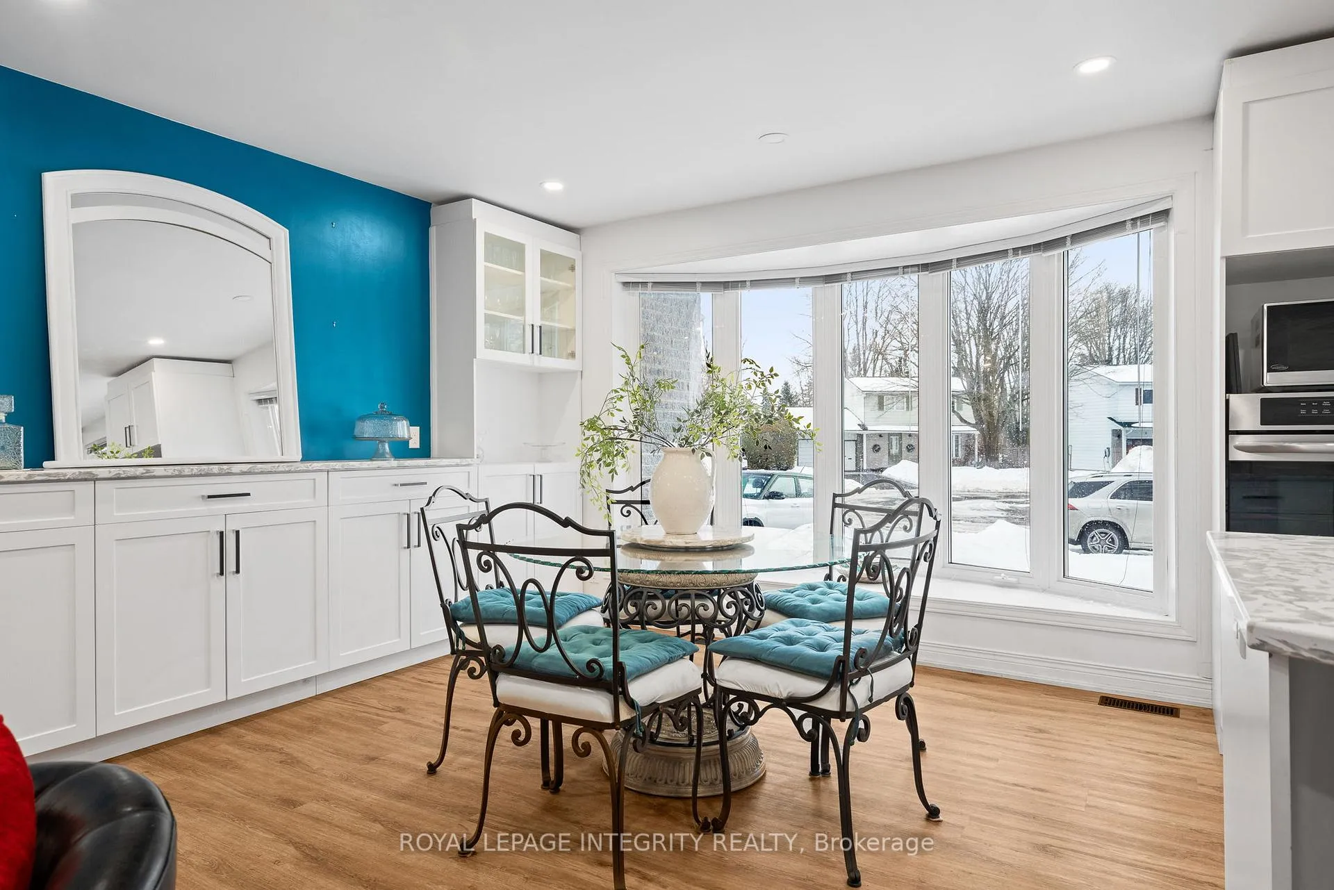 Photo 4 of 16 St Andrews Circle, Ottawa, Kanata - Glencairn/Hazeldean — HOMEH