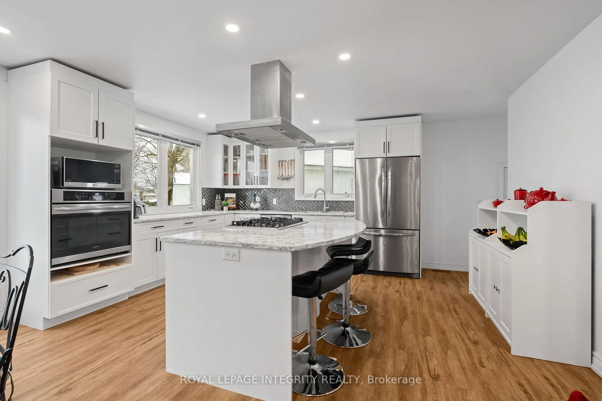 Photo 5 of 16 St Andrews Circle, Ottawa, Kanata - Glencairn/Hazeldean — HOMEH