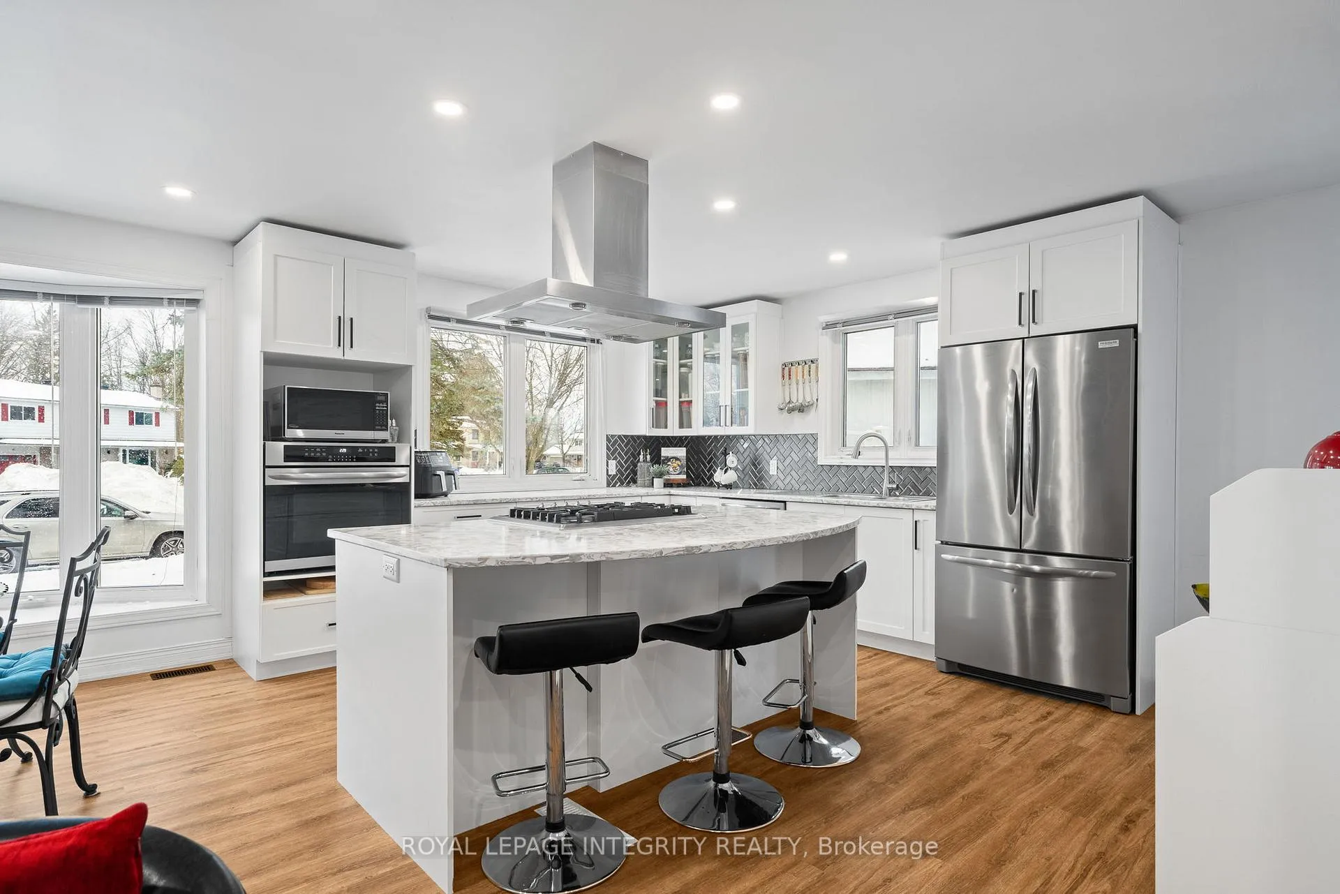 Photo 6 of 16 St Andrews Circle, Ottawa, Kanata - Glencairn/Hazeldean — HOMEH
