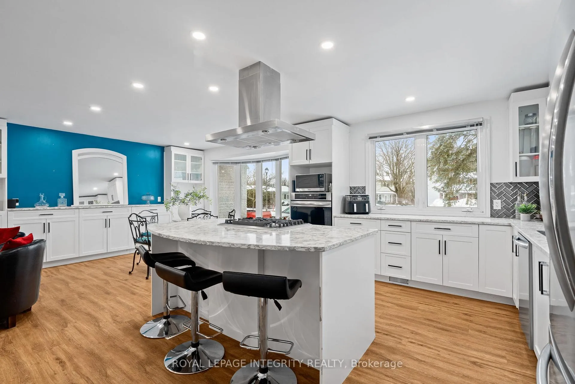 Photo 7 of 16 St Andrews Circle, Ottawa, Kanata - Glencairn/Hazeldean — HOMEH
