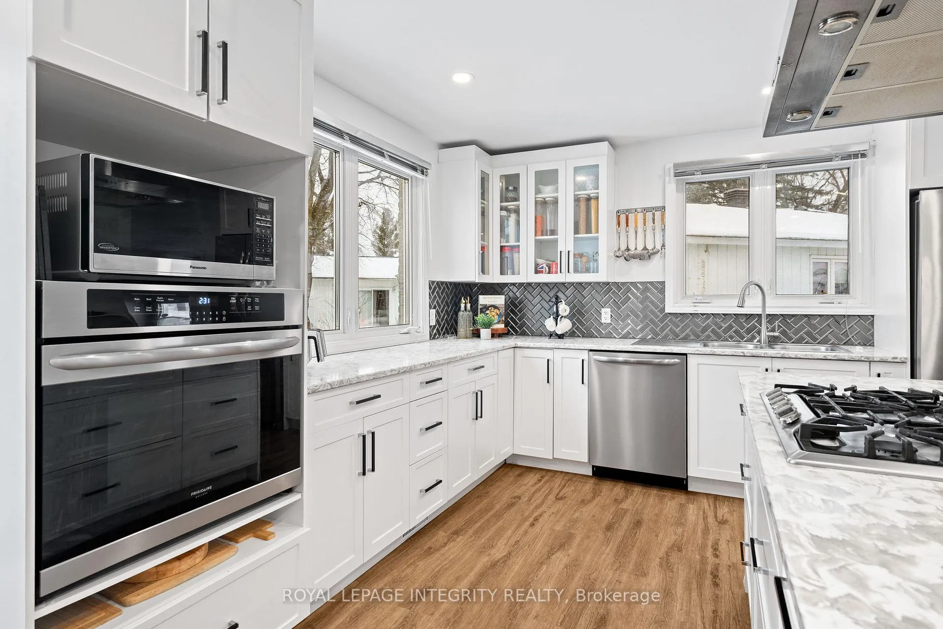 Photo 8 of 16 St Andrews Circle, Ottawa, Kanata - Glencairn/Hazeldean — HOMEH