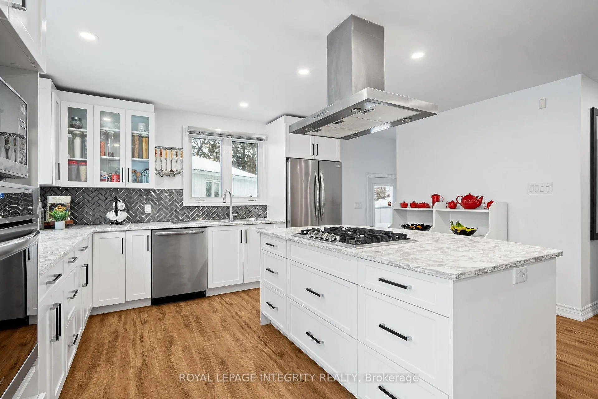 Photo 9 of 16 St Andrews Circle, Ottawa, Kanata - Glencairn/Hazeldean — HOMEH