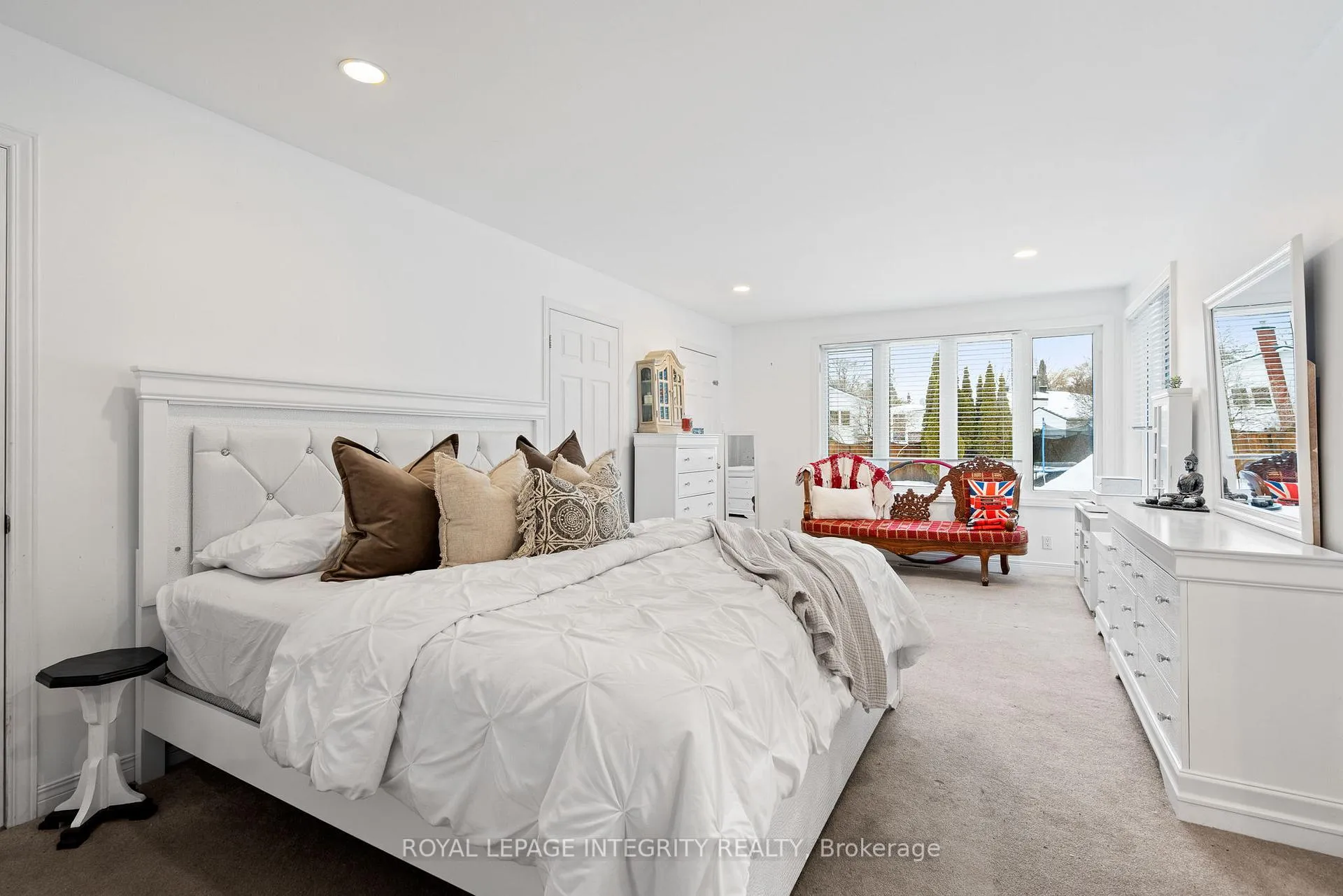 Photo 11 of 16 St Andrews Circle, Ottawa, Kanata - Glencairn/Hazeldean — HOMEH