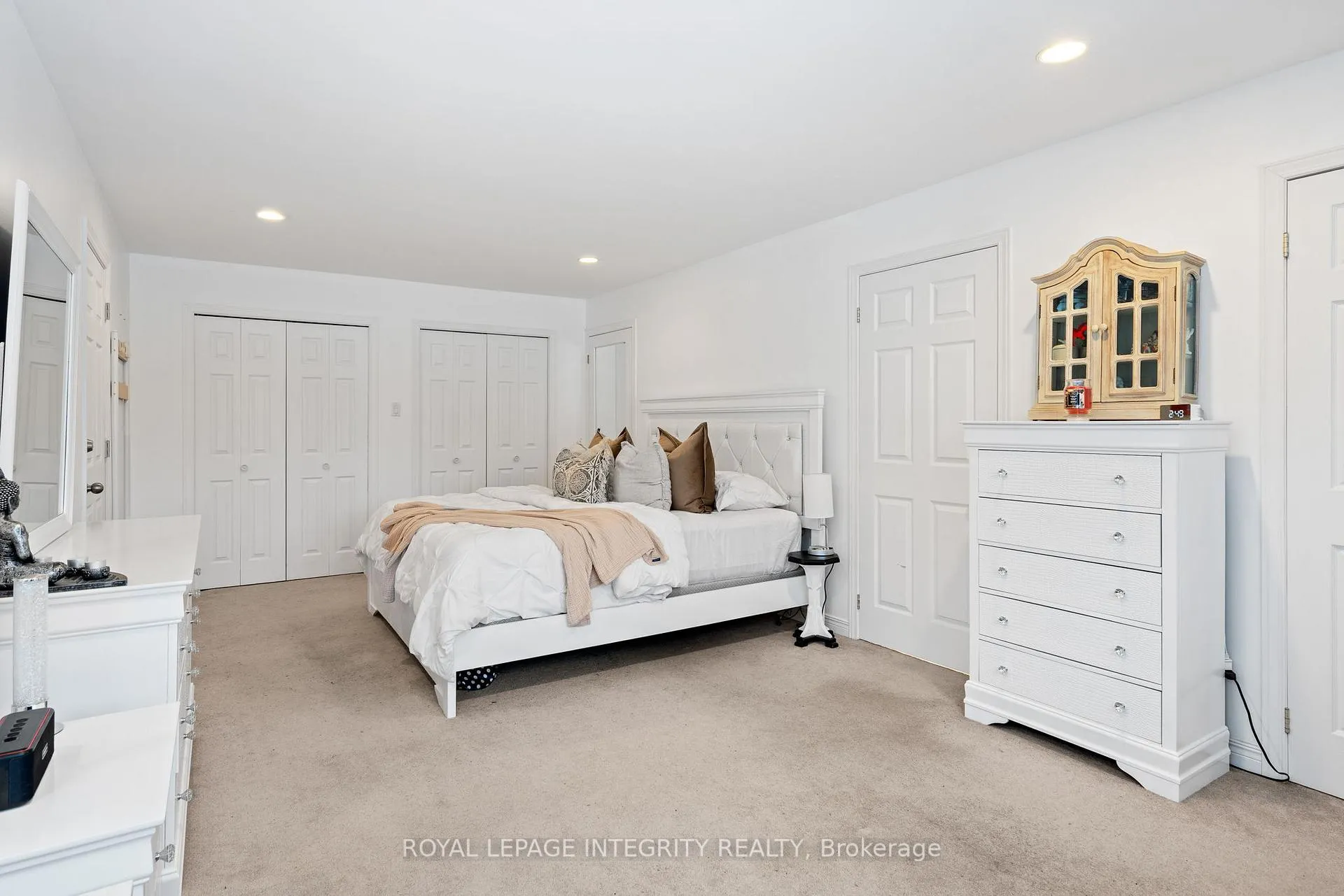 Photo 12 of 16 St Andrews Circle, Ottawa, Kanata - Glencairn/Hazeldean — HOMEH