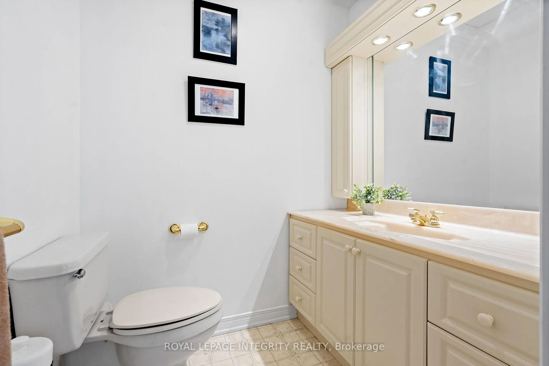 Photo 13 of 16 St Andrews Circle, Ottawa, Kanata - Glencairn/Hazeldean — HOMEH