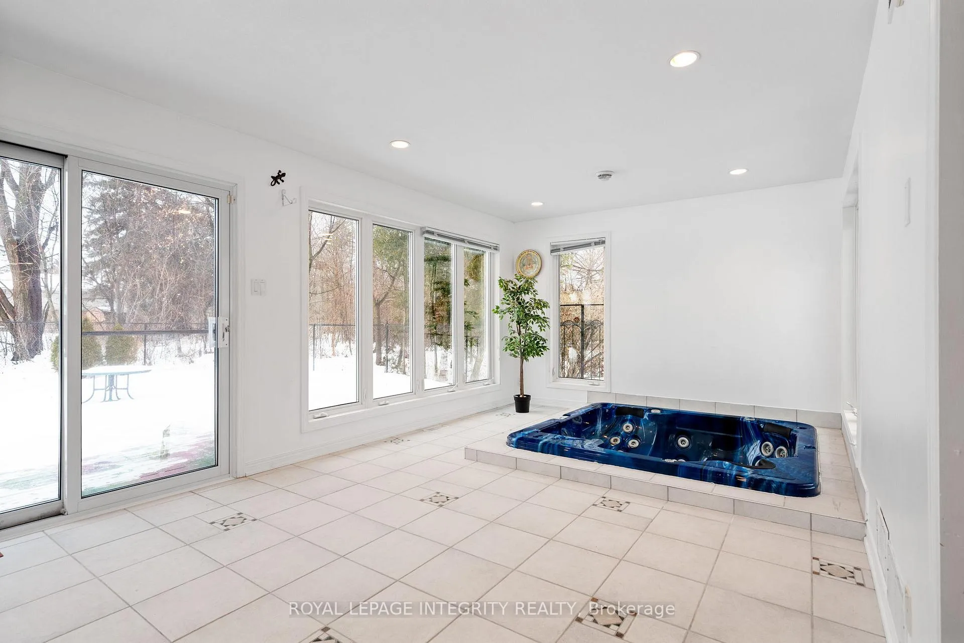 Photo 21 of 16 St Andrews Circle, Ottawa, Kanata - Glencairn/Hazeldean — HOMEH