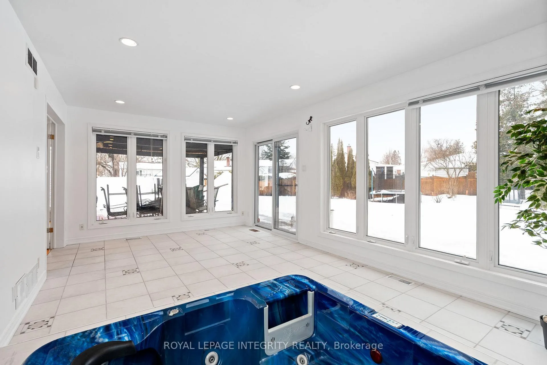 Photo 22 of 16 St Andrews Circle, Ottawa, Kanata - Glencairn/Hazeldean — HOMEH