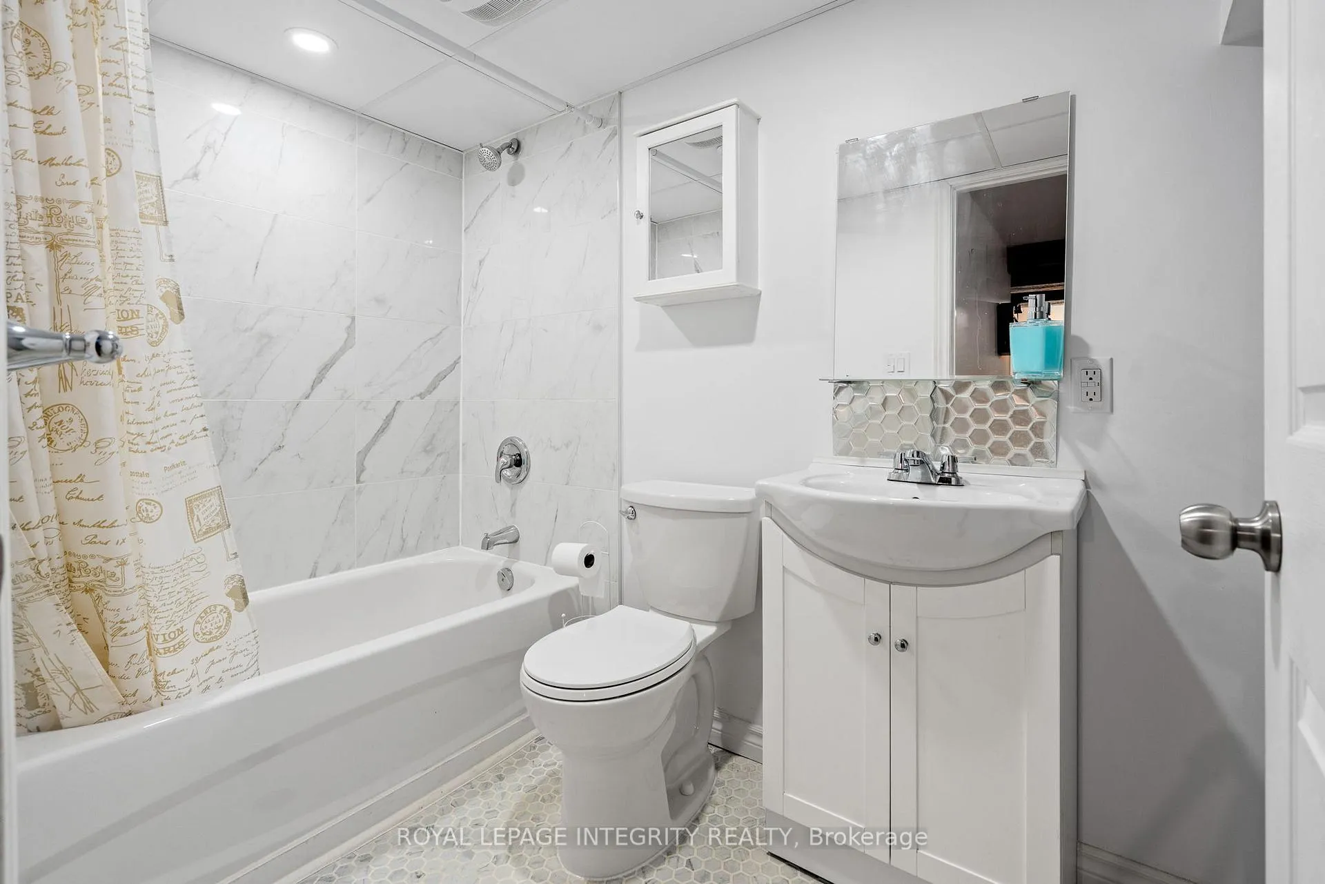 Photo 37 of 16 St Andrews Circle, Ottawa, Kanata - Glencairn/Hazeldean — HOMEH