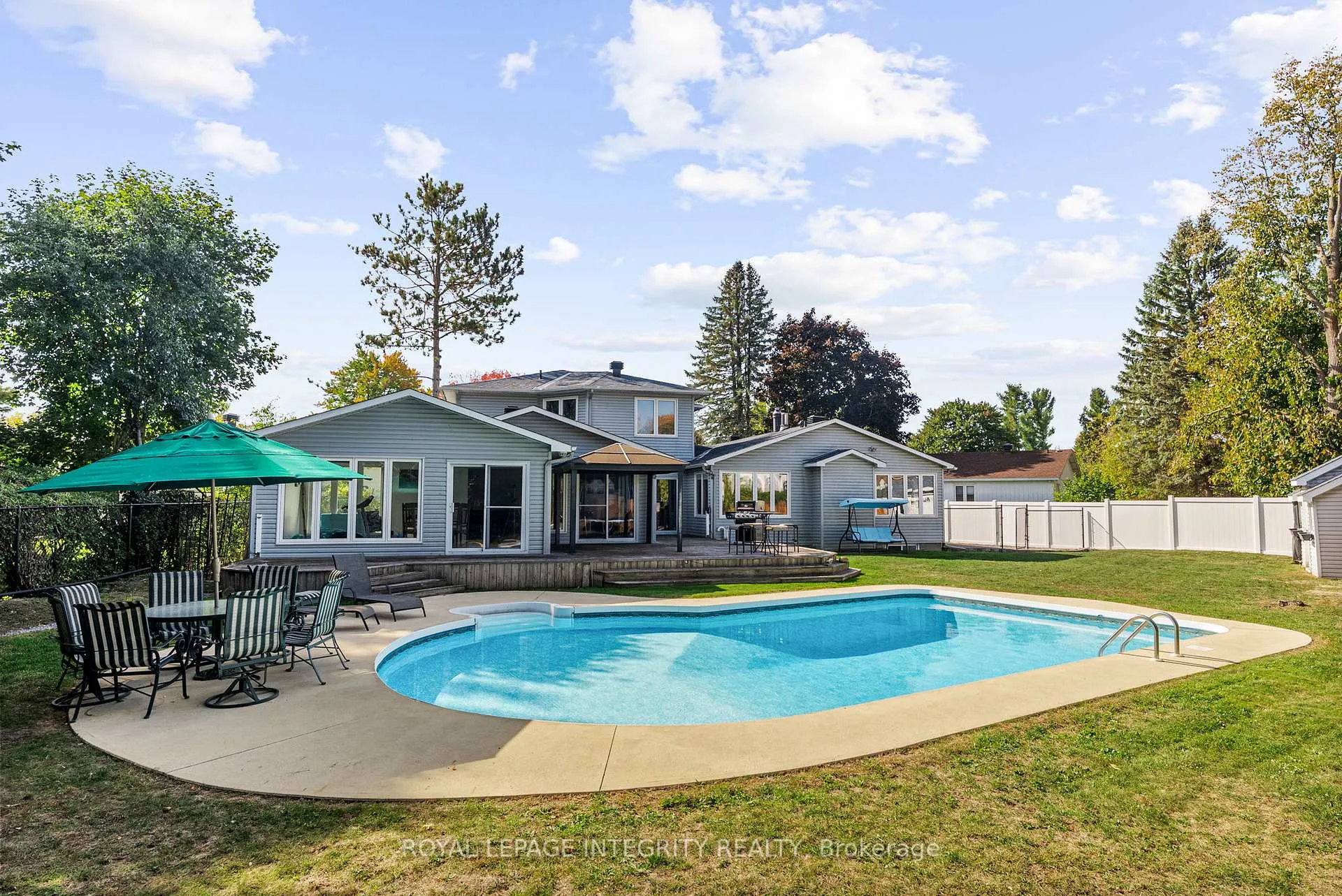 Photo 39 of 16 St Andrews Circle, Ottawa, Kanata - Glencairn/Hazeldean — HOMEH