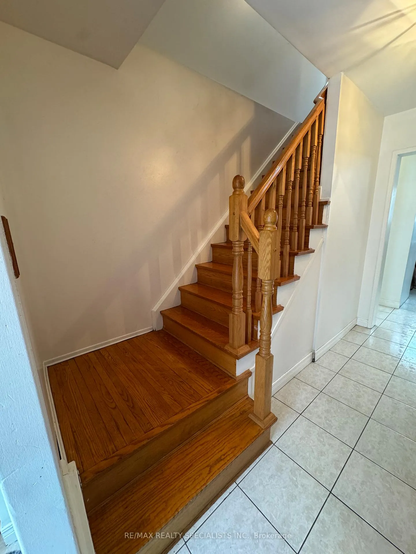 Photo 6 of 53 Fallingdale Crescent, Brampton, Southgate — HOMEH