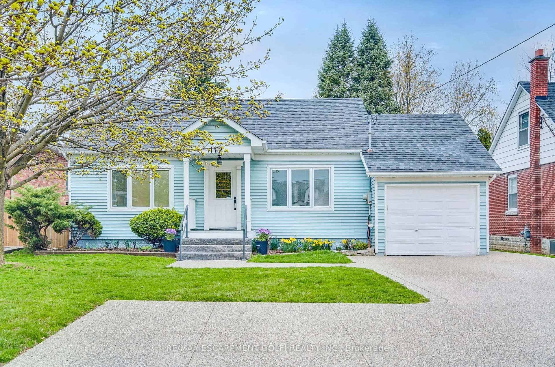 Photo 1 of 112 Rymal Road W, Hamilton, Sheldon — HOMEH