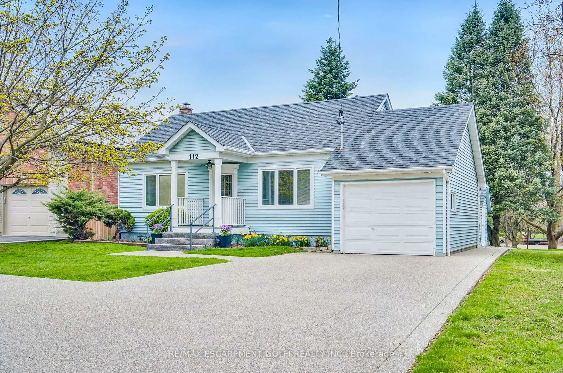 Photo 2 of 112 Rymal Road W, Hamilton, Sheldon — HOMEH