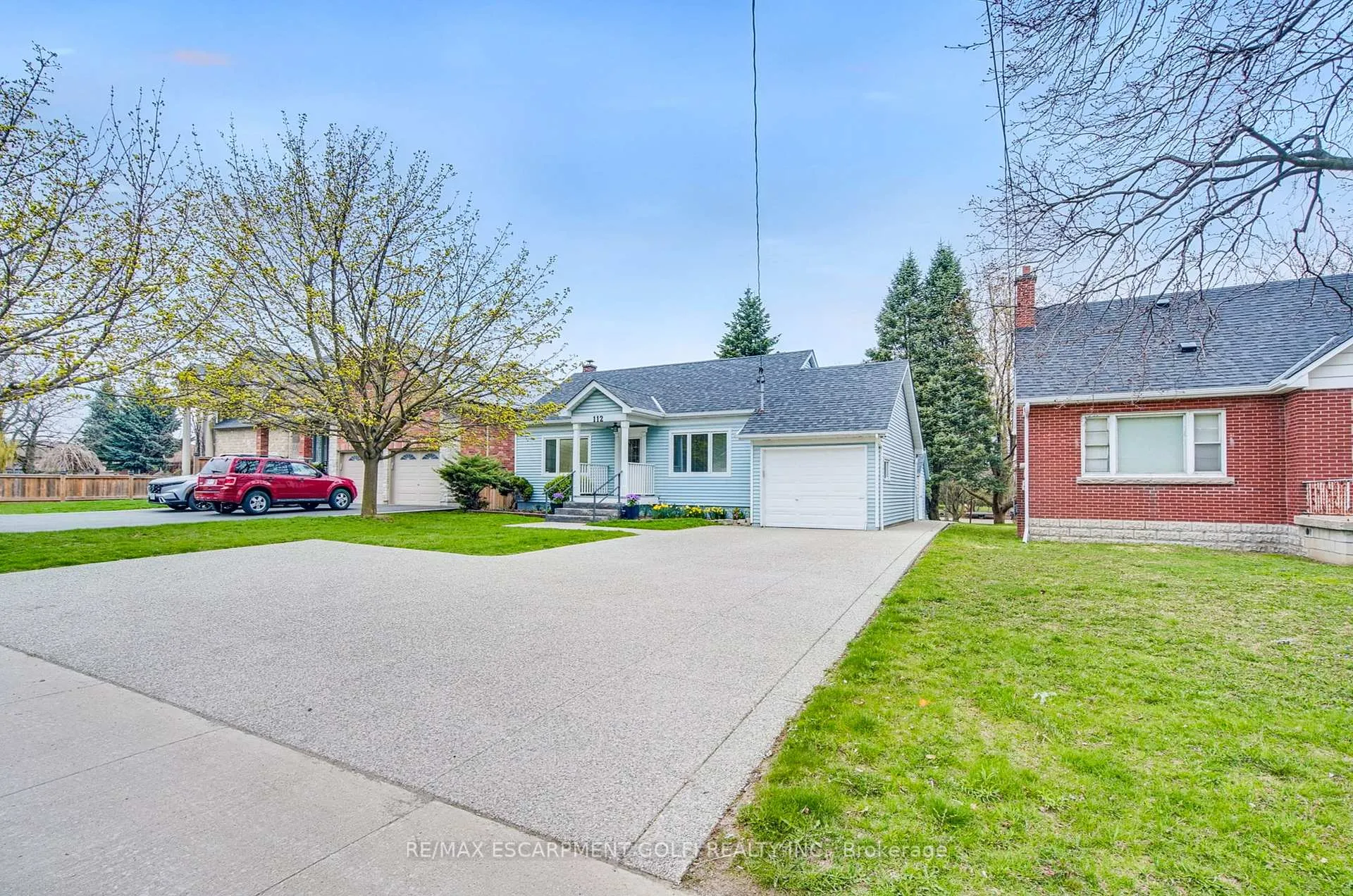 Photo 3 of 112 Rymal Road W, Hamilton, Sheldon — HOMEH