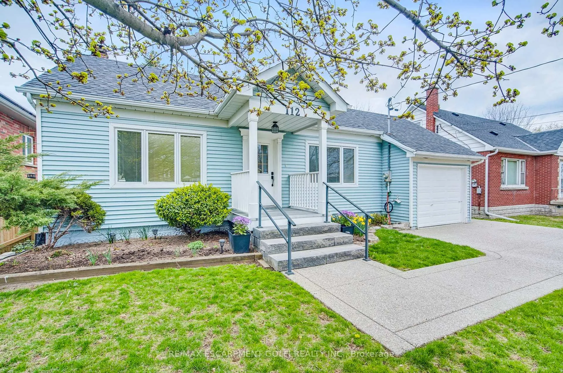 Photo 5 of 112 Rymal Road W, Hamilton, Sheldon — HOMEH