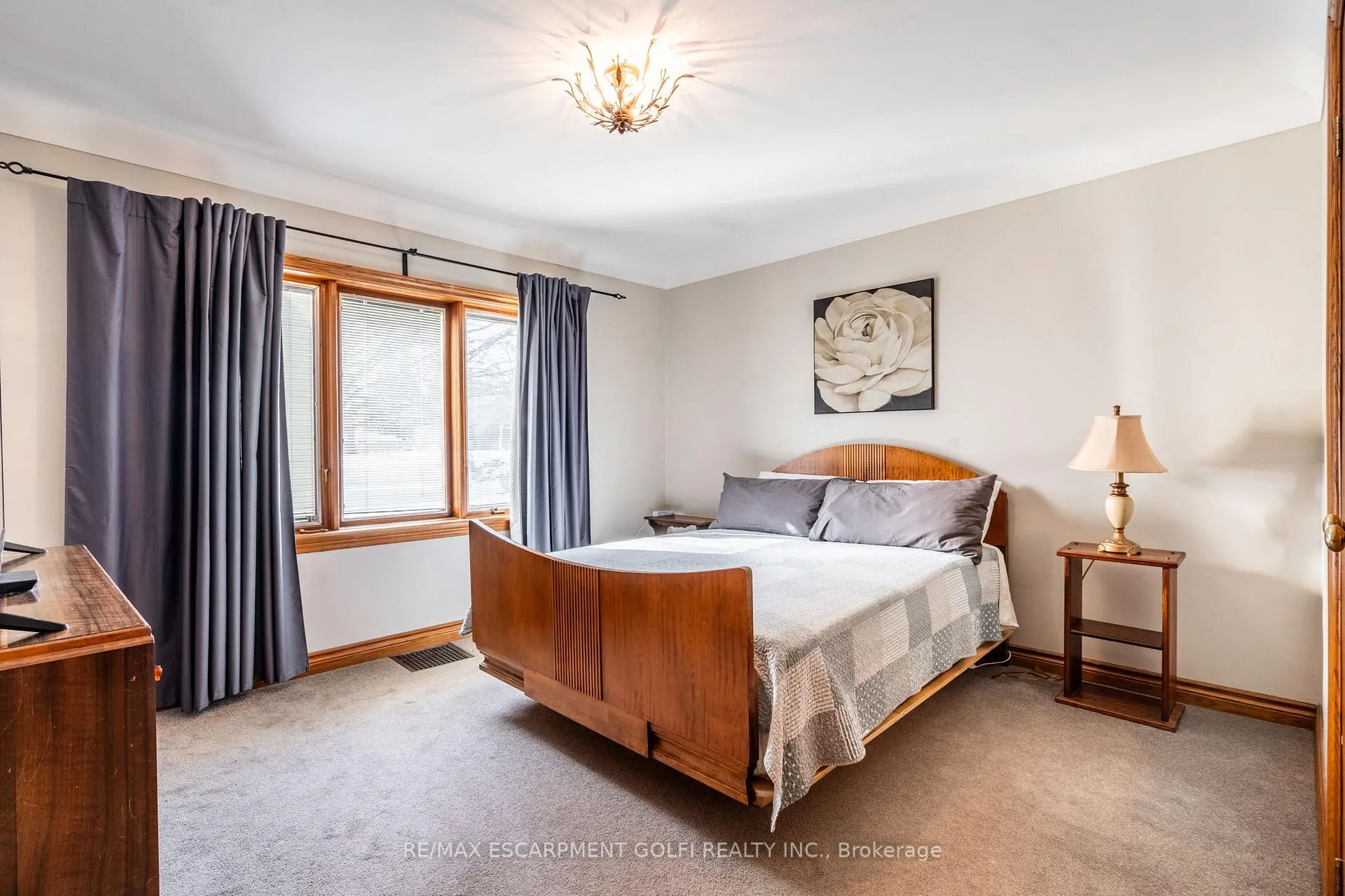 Photo 10 of 112 Rymal Road W, Hamilton, Sheldon — HOMEH