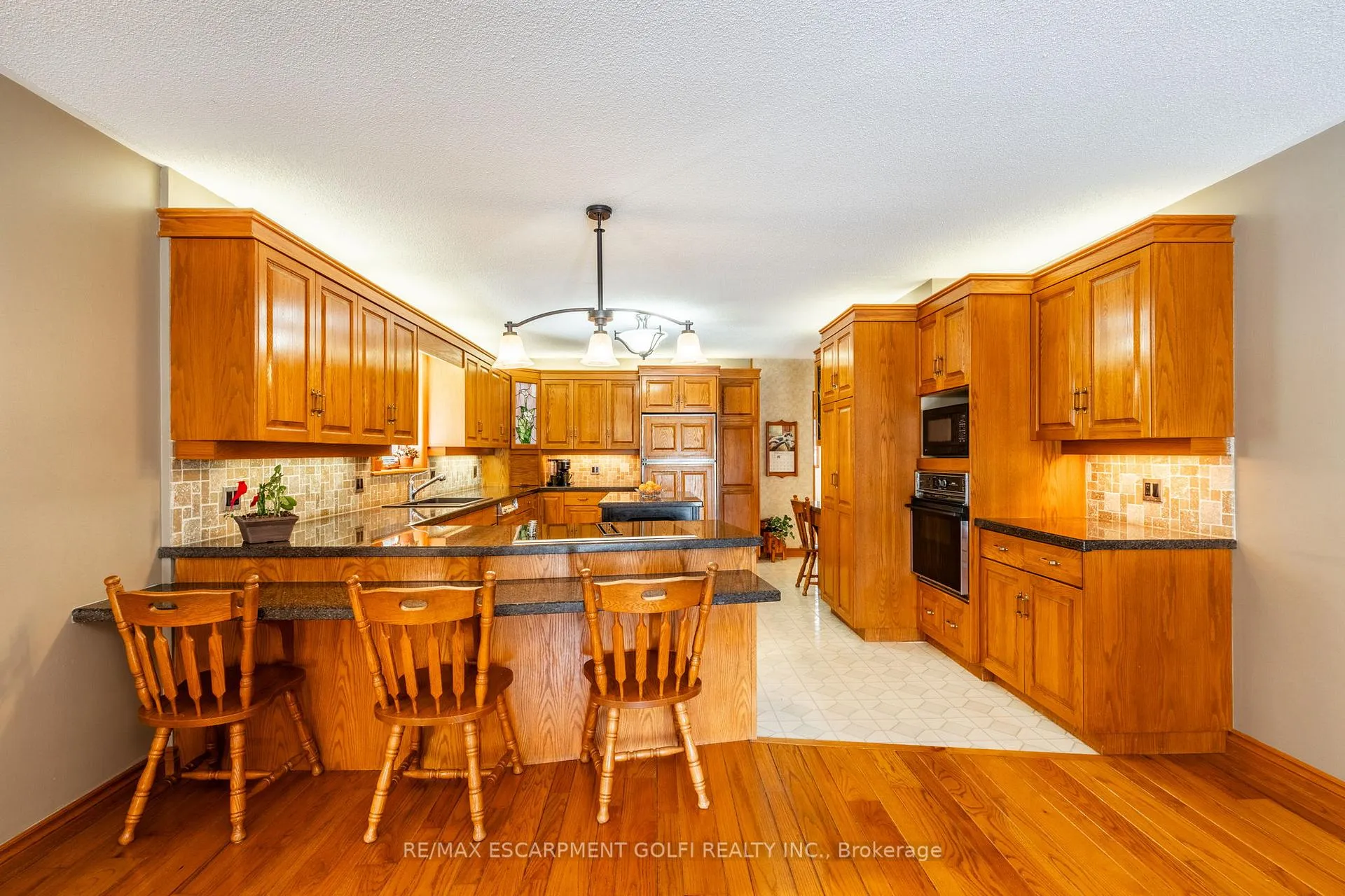 Photo 17 of 112 Rymal Road W, Hamilton, Sheldon — HOMEH