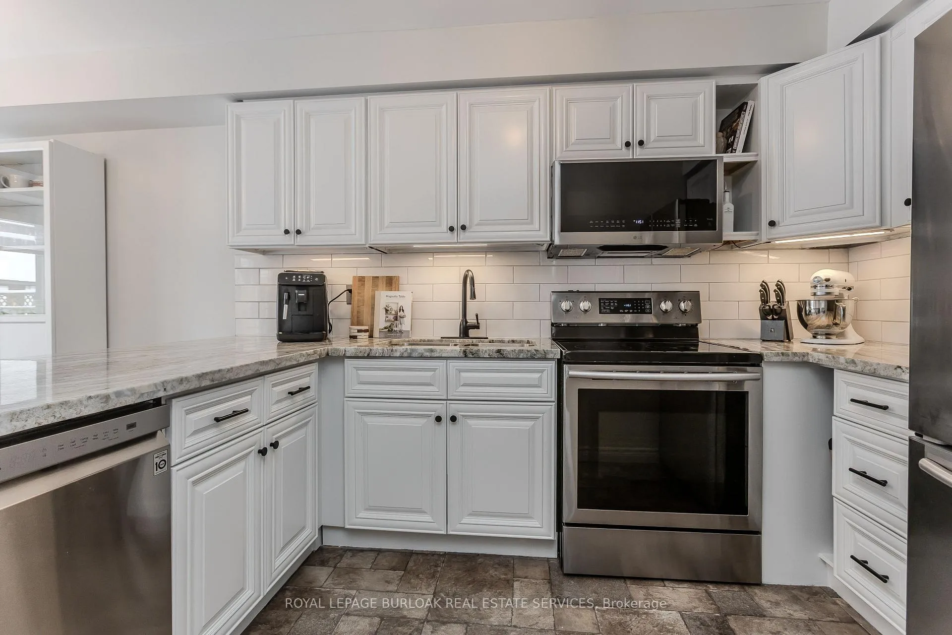 Photo 15 of 12 Thornlodge Drive, Hamilton, Waterdown — HOMEH